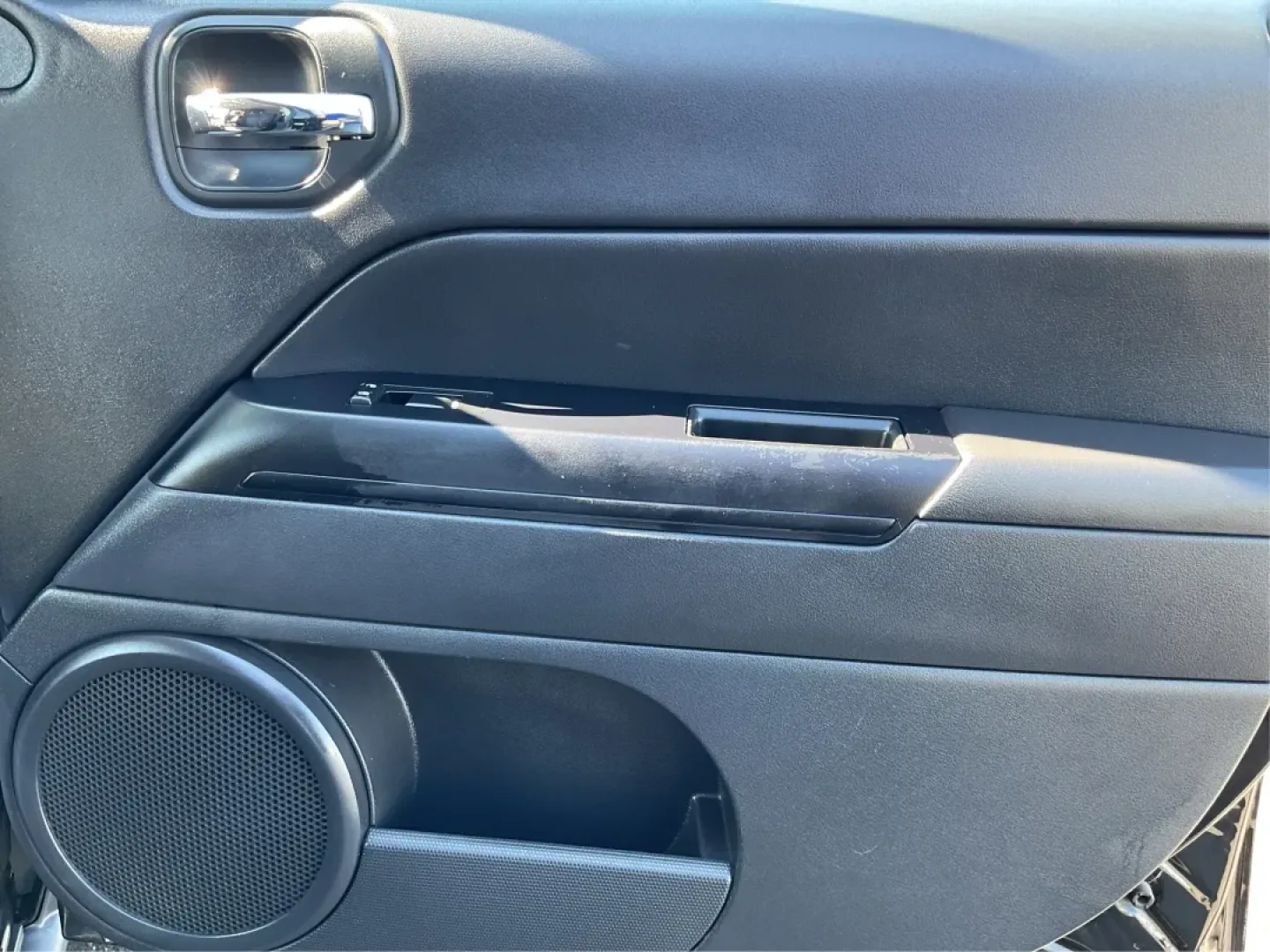 2015 Jeep Patriot Latitude (1C4NJRFB6FD) with an 2.4L I-4 DOHC engine, located at 1099 N County Rd 25A , Troy, OH, 45373, (937) 908-9800, 40.057079, -84.212883 - Discover the freedom of adventure with this 2015 Jeep Patriot Latitude, perfect for those who crave weekend getaways or family outings. With ample space and rugged capabilities, this SUV is designed for both urban commuting and off-road excursions. Whether you're navigating Troy's scenic backroads o - Photo#18