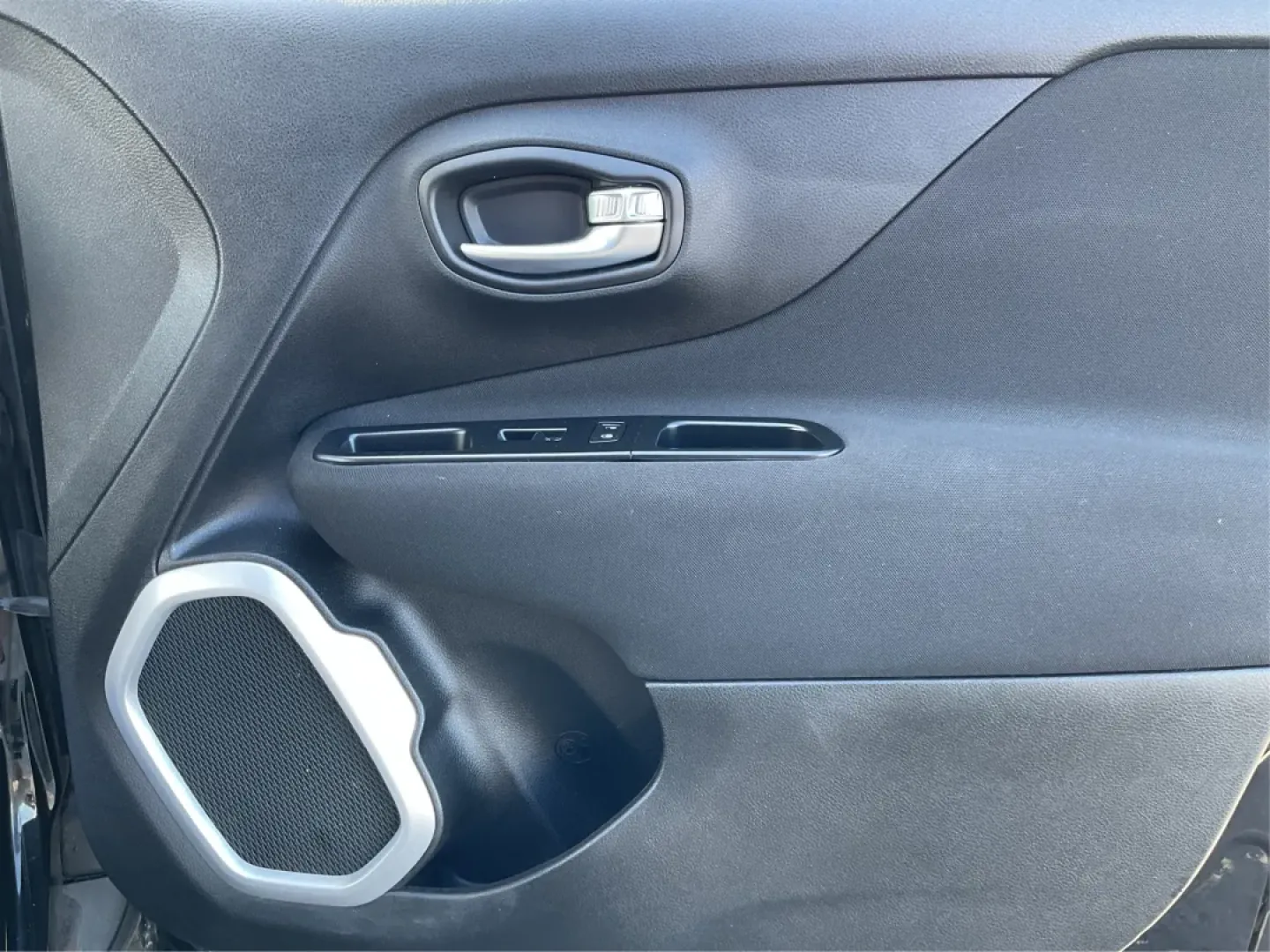 2018 Jeep Renegade Sport 4x4 (ZACCJBAB1JP) with an Other engine, located at 8750 N County Rd 25A, Piqua, OH, 45356, (937) 908-9800, 40.164391, -84.232513 - Are you in search of a versatile vehicle that seamlessly adapts to your on-the-go lifestyle? Look no further than the **2018 Jeep Renegade Sport 4x4**, now available at **Advantage Car and Credit** in Piqua, OH. Perfect for weekend adventures, daily commutes, or family outings, this crossover offers - Photo#20