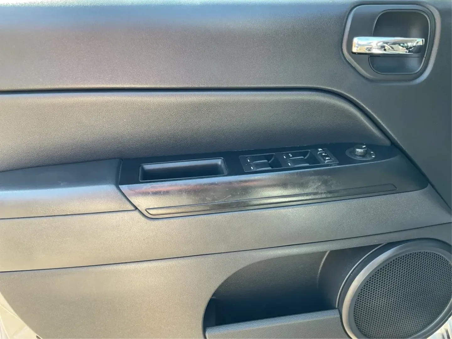 2016 Jeep Patriot High Altitude Edition (1C4NJPFA3GD) with an 2L I-4 DOHC engine, located at 1951 S Dayton Lakeview Rd., New Carlisle, OH, 45344, (937) 908-9800, 39.890999, -84.050255 - Explore the open roads and off-the-beaten-path adventures with this stunning 2016 Jeep Patriot High Altitude Edition, available now at Advantage Car and Credit in New Carlisle, OH. If you're a weekend warrior looking for a reliable and versatile SUV that accommodates your active lifestyle, this Jeep - Photo#18