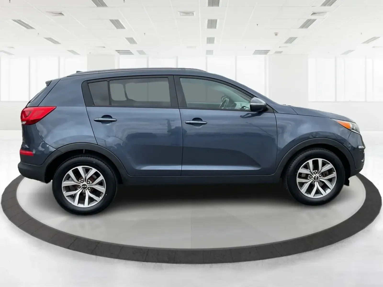 2014 Kia Sportage LX (KNDPBCAC3E7) with an 2.4L I-4 gasoline direct injection engine, located at 4508 South Dixie Dr, Moraine, OH, 45439, (937) 908-9800, 39.689976, -84.218452 - **Adventure Awaits: Explore the 2014 Kia Sportage LX at Advantage Car and Credit!**<br /> <br /> Are you ready to embrace the open road and create unforgettable memories? The 2014 Kia Sportage LX is your ticket to adventure, perfect for weekend getaways, family trips, or daily commuting around Fairb - Photo#1