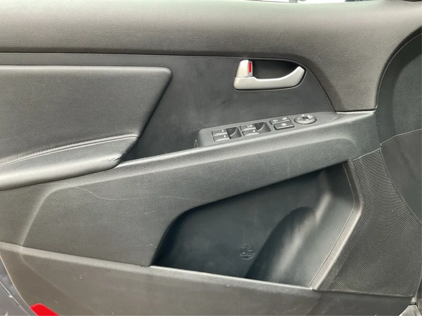 2014 Kia Sportage LX (KNDPBCAC3E7) with an 2.4L I-4 gasoline direct injection engine, located at 4508 South Dixie Dr, Moraine, OH, 45439, (937) 908-9800, 39.689976, -84.218452 - **Adventure Awaits: Explore the 2014 Kia Sportage LX at Advantage Car and Credit!**<br /> <br /> Are you ready to embrace the open road and create unforgettable memories? The 2014 Kia Sportage LX is your ticket to adventure, perfect for weekend getaways, family trips, or daily commuting around Fairb - Photo#17