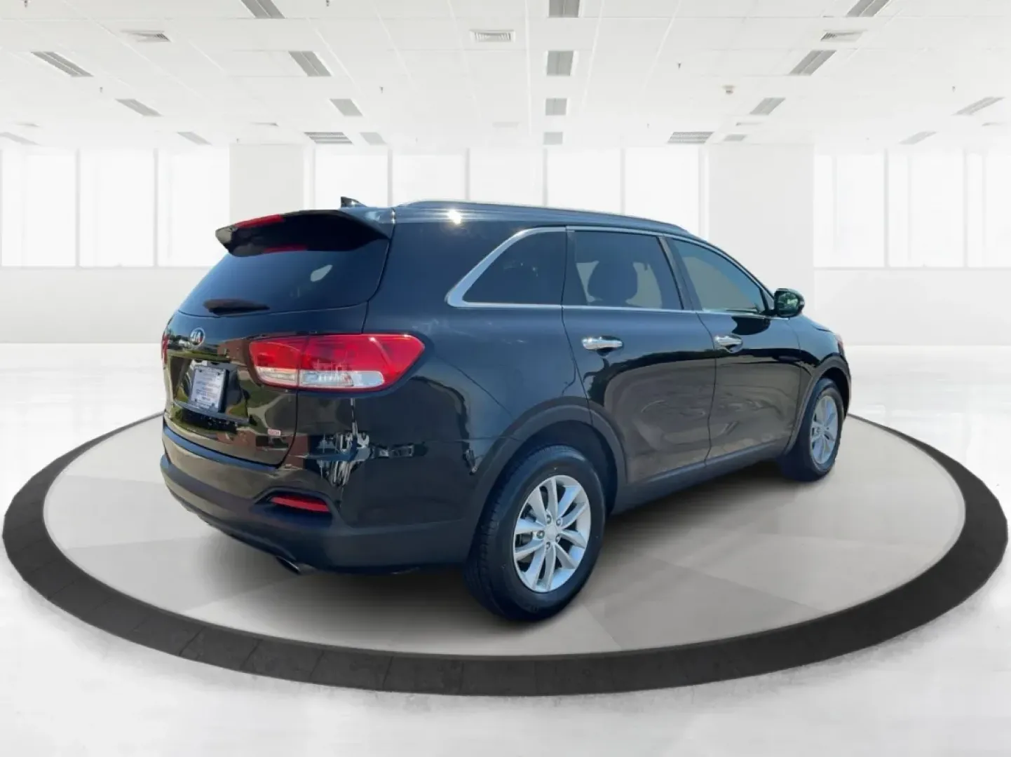 2016 Kia Sorento 2.4L LX (5XYPG4A31GG) with an 2.4L I-4 gasoline direct injection engine, located at 1951 S Dayton Lakeview Rd., New Carlisle, OH, 45344, (937) 908-9800, 39.890999, -84.050255 - **Experience the Road Like Never Before with the 2016 Kia Sorento!**<br /> <br /> Are you ready to elevate your daily commute or family road trips? The 2016 Kia Sorento offers a perfect blend of versatility, comfort, and technology, making it an ideal choice for growing families and budget-conscious - Photo#2