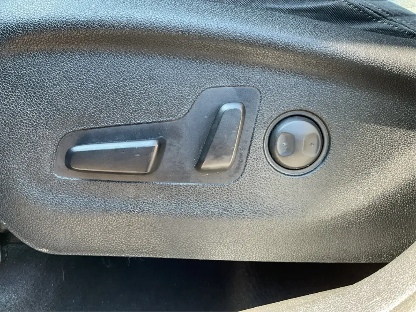 2016 Kia Sorento 2.4L LX (5XYPG4A31GG) with an 2.4L I-4 gasoline direct injection engine, located at 1951 S Dayton Lakeview Rd., New Carlisle, OH, 45344, (937) 908-9800, 39.890999, -84.050255 - **Experience the Road Like Never Before with the 2016 Kia Sorento!**<br /> <br /> Are you ready to elevate your daily commute or family road trips? The 2016 Kia Sorento offers a perfect blend of versatility, comfort, and technology, making it an ideal choice for growing families and budget-conscious - Photo#17