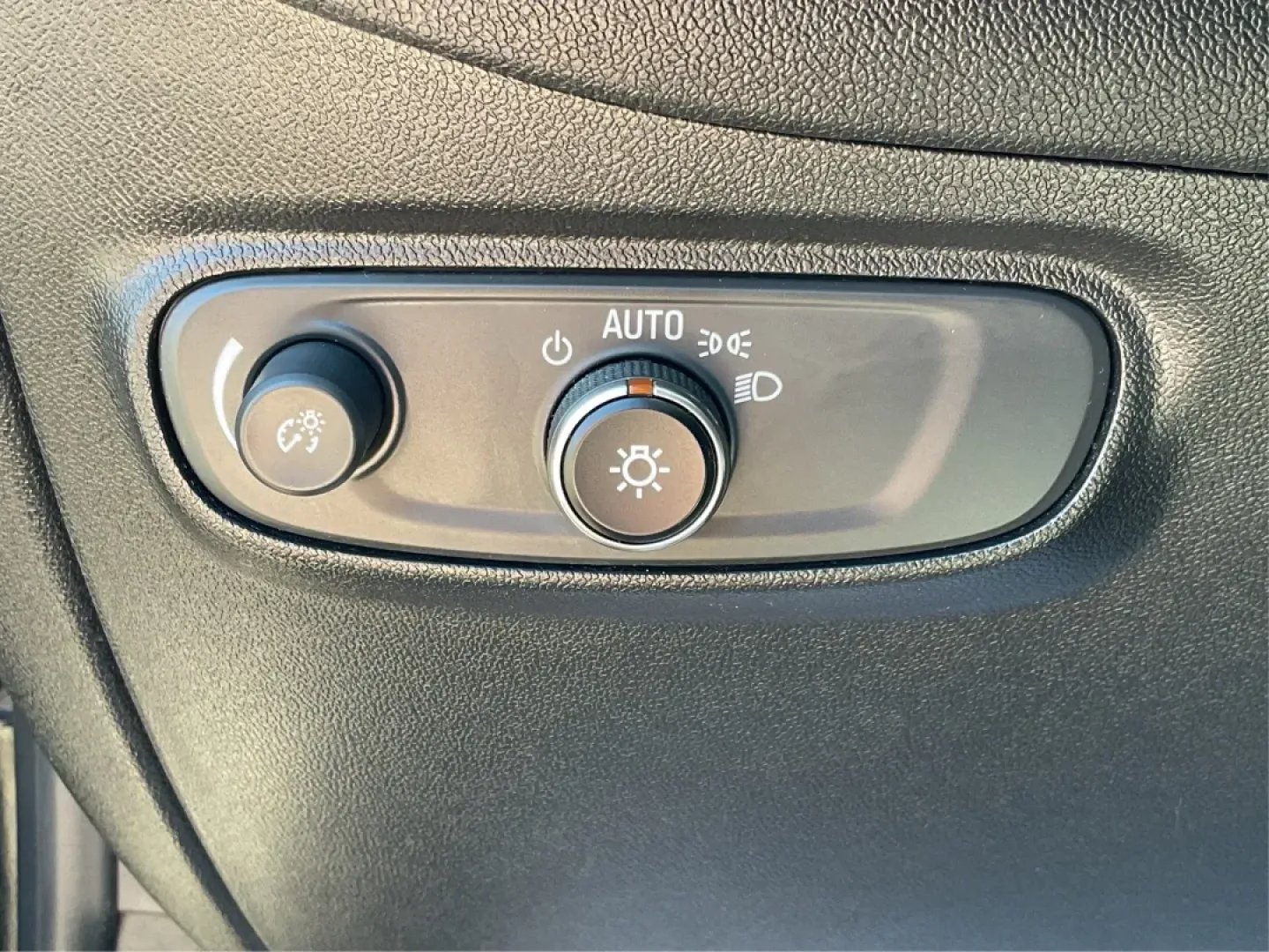 2018 Chevrolet Equinox LT (2GNAXSEV7J6) with an 1.5L I-4 gasoline direct injection engine, located at 1951 S Dayton Lakeview Rd., New Carlisle, OH, 45344, (937) 908-9800, 39.890999, -84.050255 - Are you searching for a versatile vehicle that effortlessly combines style, comfort, and practicality? Look no further! At Advantage Car and Credit - Troy, located at 1099 N County Rd 25A, Troy, OH 45373, we are excited to present a fantastic opportunity to own a 2018 Chevrolet Equinox LT, perfect f - Photo#17