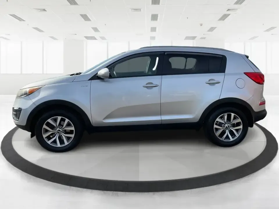 2015 Kia Sportage LX (KNDPBCAC2F7) with an 2.4L V6 DOHC 24V engine, 6-Speed Automatic transmission, located at 4508 South Dixie Dr, Moraine, OH, 45439, (937) 908-9800, 39.689976, -84.218452 - Are you ready to elevate your driving experience and embark on unforgettable adventures? Look no further than this 2015 Kia Sportage LX, perfect for those who crave a reliable crossover that blends style with versatility. Whether you're commuting to work, shuttling the kids to school, or planning a - Photo#5