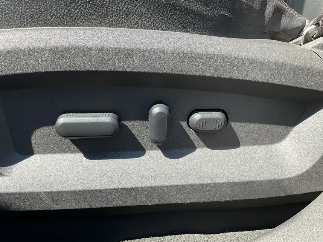 2013 Ford Edge Limited (2FMDK3KC7DB) with an Other engine, located at 1230 East Main St, Xenia, OH, 45385, (937) 908-9800, 39.688026, -83.910172 - Are you ready to elevate your driving experience while enjoying the comfort and versatility of an SUV? Look no further than this stunning 2013 Ford Edge Limited, available now at Advantage Car and Credit in Xenia, OH. Perfect for growing families or anyone seeking a reliable vehicle for daily commut - Photo#18