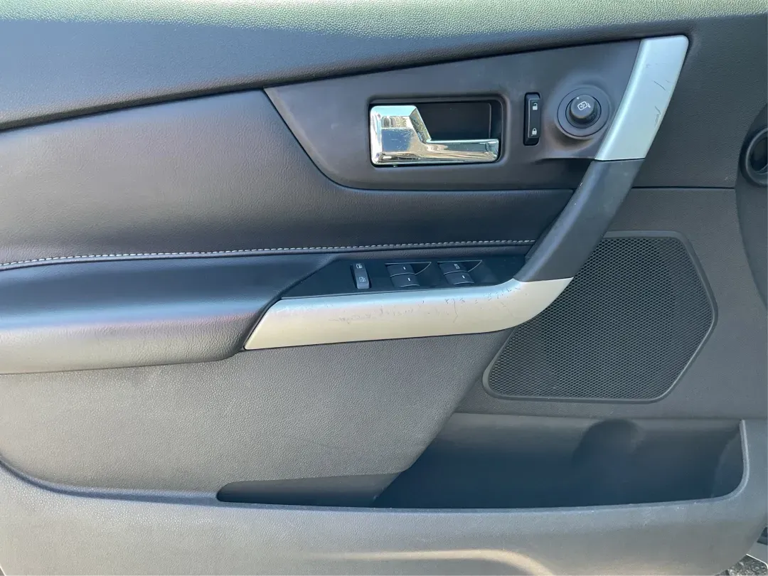 2013 Ford Edge Limited (2FMDK3KC7DB) with an Other engine, located at 1230 East Main St, Xenia, OH, 45385, (937) 908-9800, 39.688026, -83.910172 - Are you ready to elevate your driving experience while enjoying the comfort and versatility of an SUV? Look no further than this stunning 2013 Ford Edge Limited, available now at Advantage Car and Credit in Xenia, OH. Perfect for growing families or anyone seeking a reliable vehicle for daily commut - Photo#19