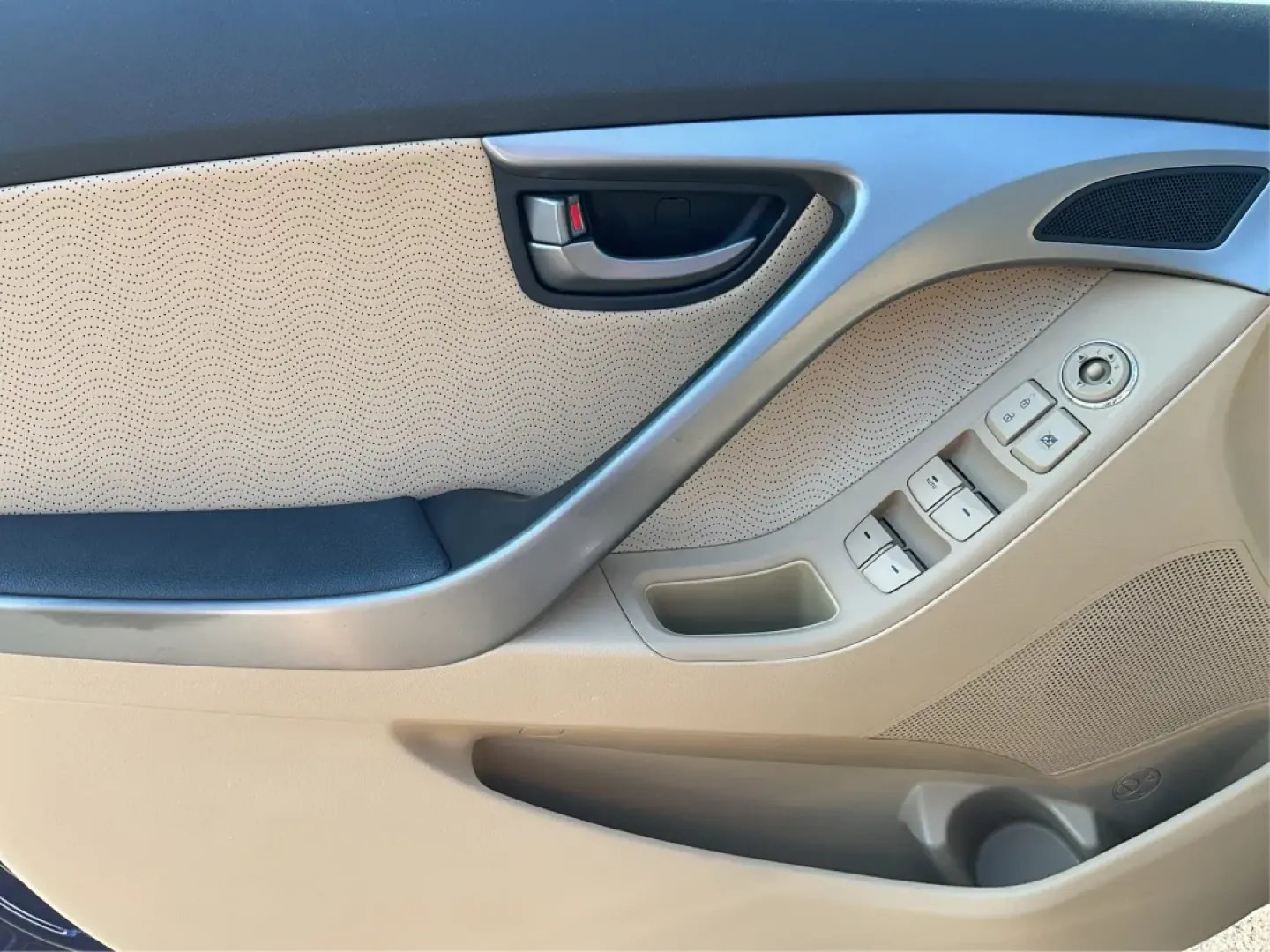2013 Hyundai Elantra Limited (5NPDH4AEXDH) with an 1.8L I-4 DOHC engine, located at 8750 N County Rd 25A, Piqua, OH, 45356, (937) 908-9800, 40.164391, -84.232513 - **Experience the Perfect Blend of Comfort and Style with the 2013 Hyundai Elantra at Advantage Car and Credit - Piqua!**<br /> <br /> Are you searching for a reliable sedan that perfectly balances style, comfort, and affordability? The 2013 Hyundai Elantra is your ideal companion, whether you're com - Photo#18