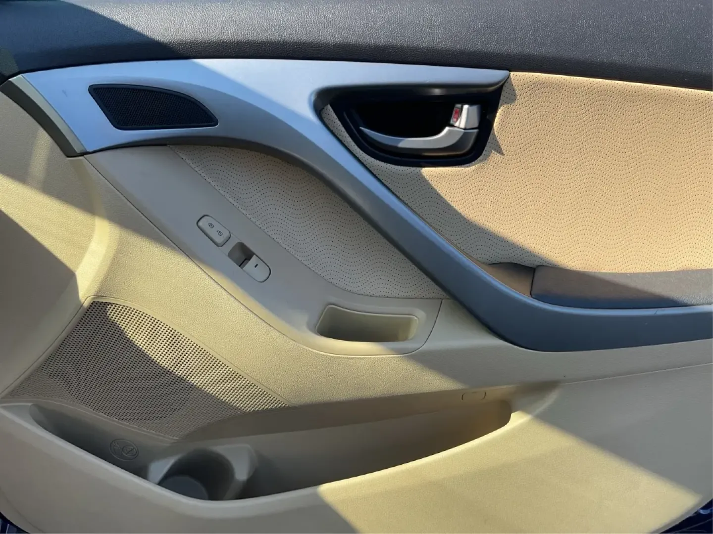 2013 Hyundai Elantra Limited (5NPDH4AEXDH) with an 1.8L I-4 DOHC engine, located at 8750 N County Rd 25A, Piqua, OH, 45356, (937) 908-9800, 40.164391, -84.232513 - **Experience the Perfect Blend of Comfort and Style with the 2013 Hyundai Elantra at Advantage Car and Credit - Piqua!**<br /> <br /> Are you searching for a reliable sedan that perfectly balances style, comfort, and affordability? The 2013 Hyundai Elantra is your ideal companion, whether you're com - Photo#19