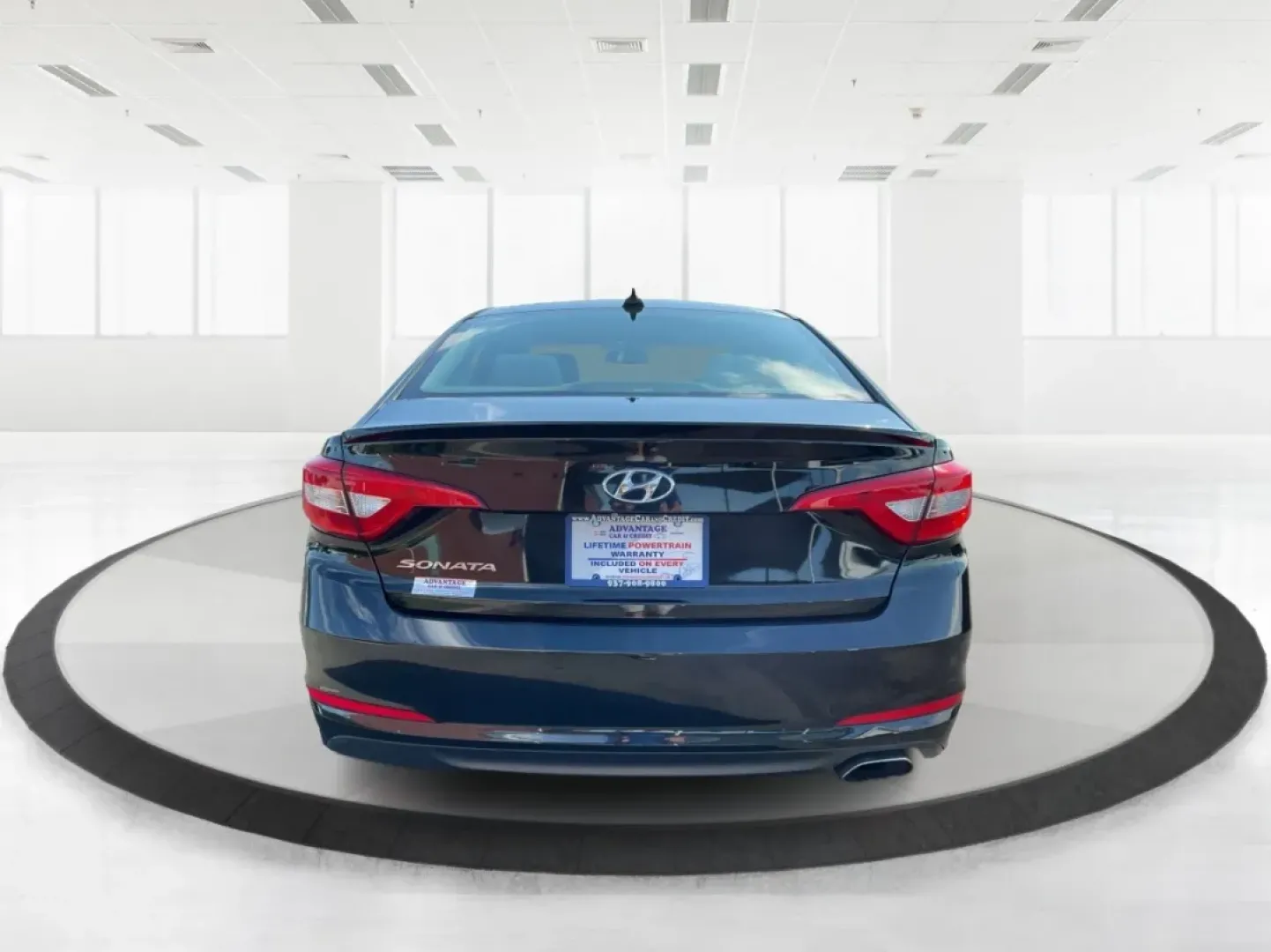 2017 Hyundai Sonata SE (5NPE24AFXHH) with an 2.4L I-4 gasoline direct injection engine, located at 4508 South Dixie Dr, Moraine, OH, 45439, (937) 908-9800, 39.689976, -84.218452 - If you're looking for a reliable and stylish sedan that's perfect for daily commutes or weekend getaways, the 2017 Hyundai Sonata SE is an outstanding choice! This well-maintained vehicle, available at Advantage Car and Credit in Moraine, OH, is designed to meet the needs of budget-conscious buyers, - Photo#3