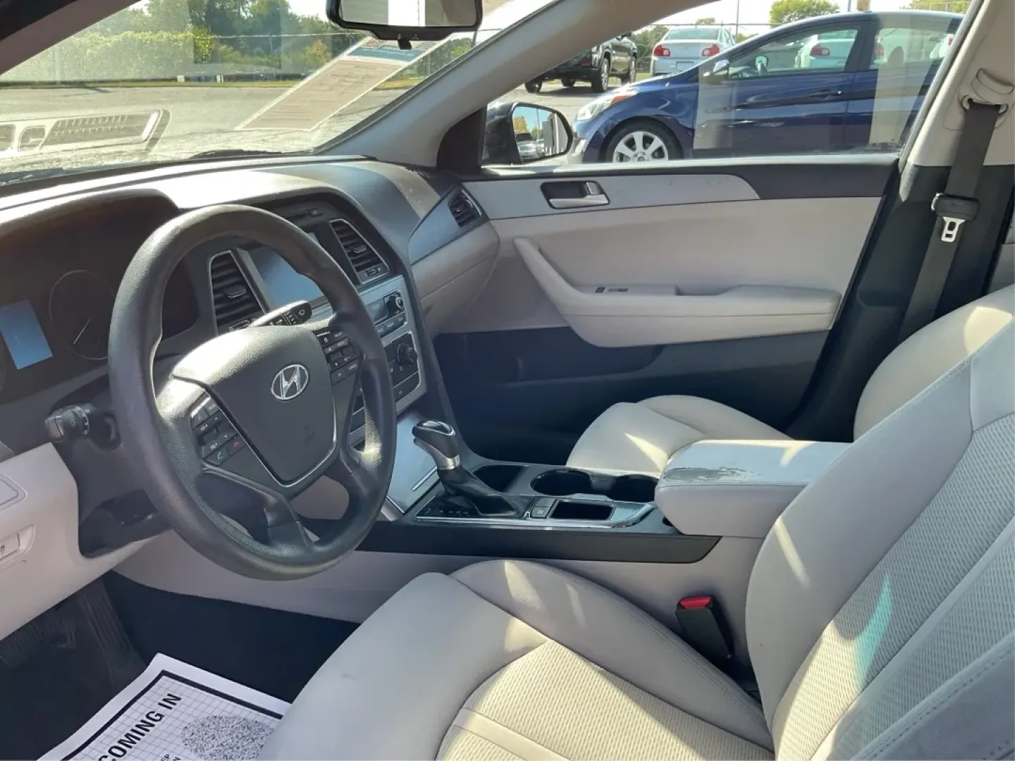 2017 Hyundai Sonata SE (5NPE24AFXHH) with an 2.4L I-4 gasoline direct injection engine, located at 4508 South Dixie Dr, Moraine, OH, 45439, (937) 908-9800, 39.689976, -84.218452 - If you're looking for a reliable and stylish sedan that's perfect for daily commutes or weekend getaways, the 2017 Hyundai Sonata SE is an outstanding choice! This well-maintained vehicle, available at Advantage Car and Credit in Moraine, OH, is designed to meet the needs of budget-conscious buyers, - Photo#9