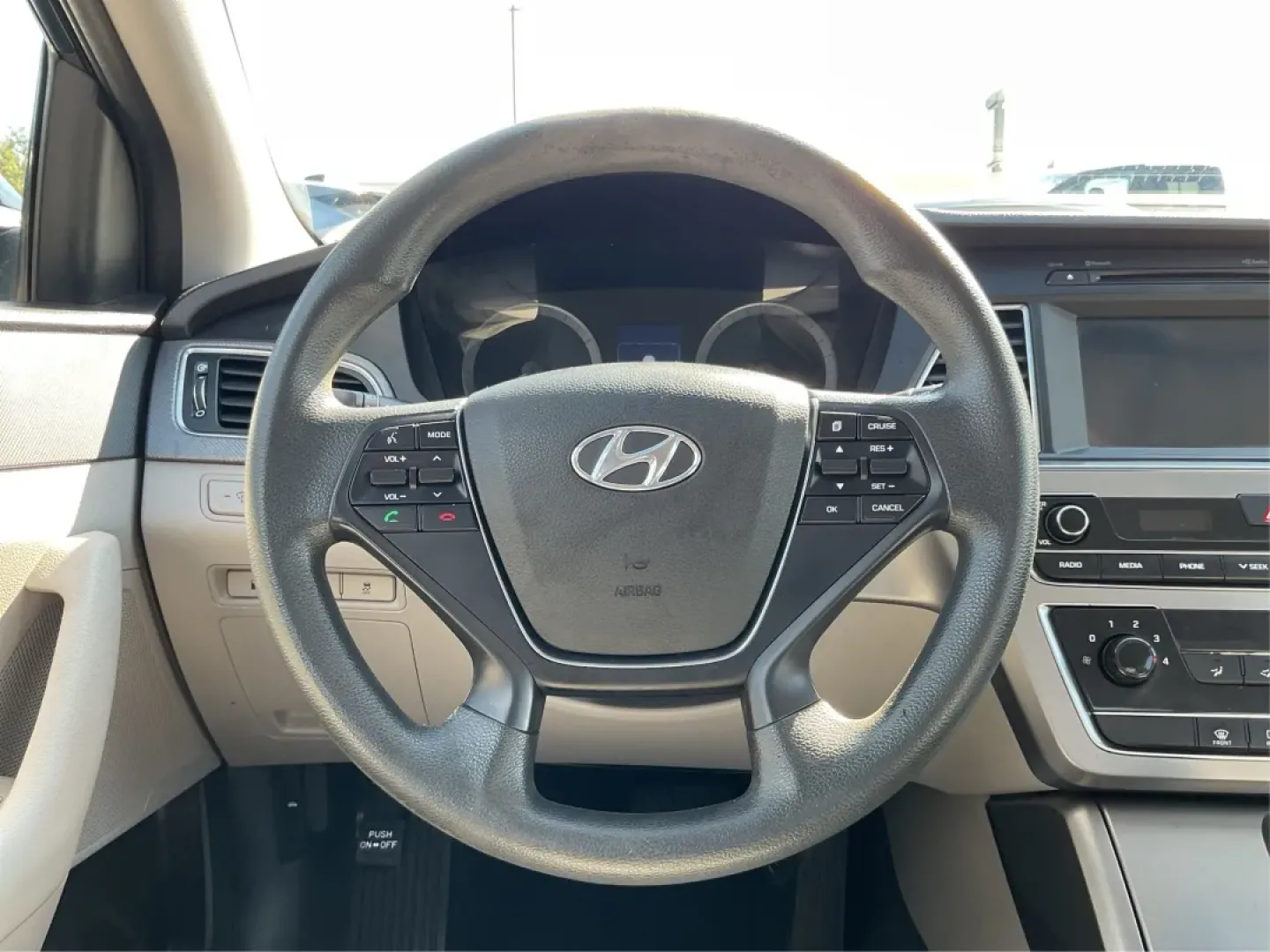 2017 Hyundai Sonata SE (5NPE24AFXHH) with an 2.4L I-4 gasoline direct injection engine, located at 4508 South Dixie Dr, Moraine, OH, 45439, (937) 908-9800, 39.689976, -84.218452 - If you're looking for a reliable and stylish sedan that's perfect for daily commutes or weekend getaways, the 2017 Hyundai Sonata SE is an outstanding choice! This well-maintained vehicle, available at Advantage Car and Credit in Moraine, OH, is designed to meet the needs of budget-conscious buyers, - Photo#16
