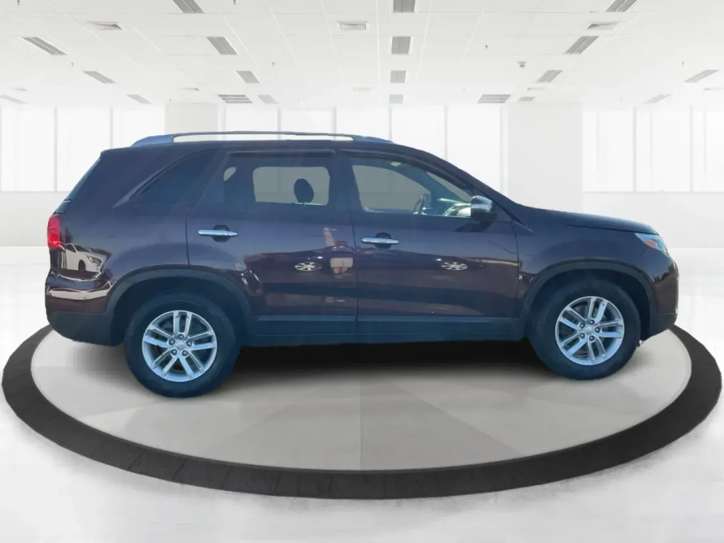 2014 Kia Sorento LX (5XYKT3A64EG) with an 2.4L I-4 gasoline direct injection engine, located at 4508 South Dixie Dr, Moraine, OH, 45439, (937) 908-9800, 39.689976, -84.218452 - **Elevate Your Family Adventures with the 2014 Kia Sorento!** <br /> <br /> Looking for a reliable SUV that seamlessly blends comfort with utility? The 2014 Kia Sorento is the perfect vehicle for growing families and adventurers alike. With its spacious interior, advanced safety features, and versat - Photo#1