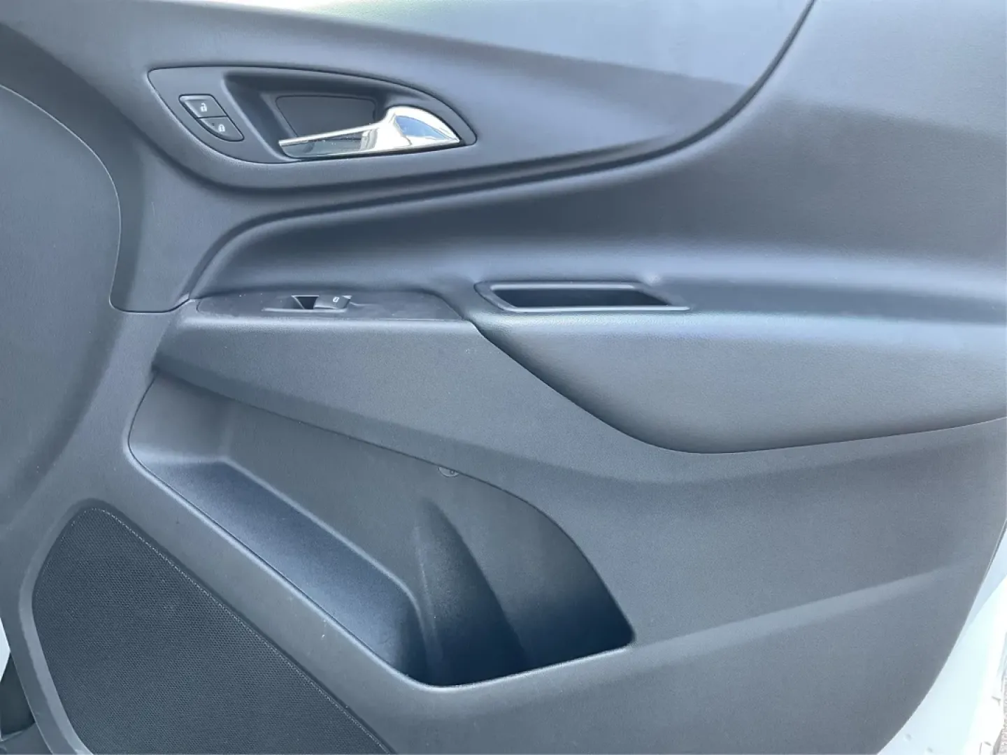 2019 Chevrolet Equinox LT (2GNAXLEX3K6) with an 2L I-4 gasoline direct injection engine, located at 4508 South Dixie Dr, Moraine, OH, 45439, (937) 908-9800, 39.689976, -84.218452 - Discover the perfect blend of comfort, style, and capability with the 2019 Chevrolet Equinox LT at Advantage Car and Credit - Moraine! If you're searching for a vehicle that seamlessly fits into your lifestyle-whether you're a growing family needing space for weekend adventures or a daily commuter l - Photo#20