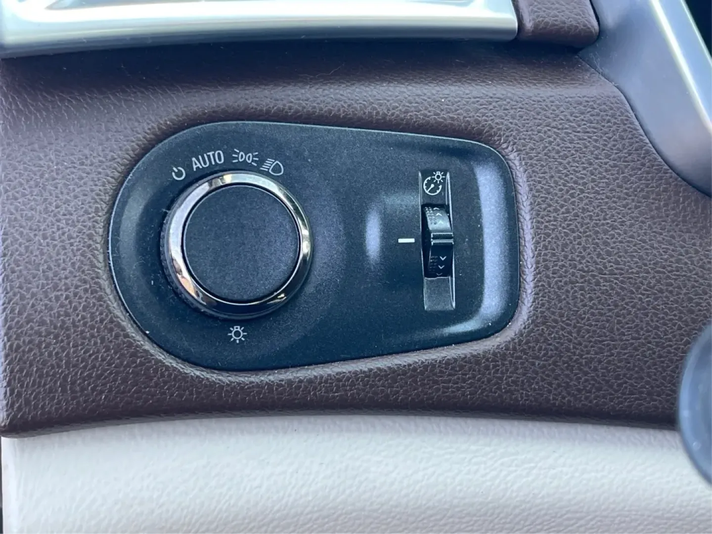 2014 Cadillac SRX Luxury Collection (3GYFNEE35ES) with an 3.6L V-6 gasoline direct injection engine, located at 1099 N County Rd 25A , Troy, OH, 45373, (937) 908-9800, 40.057079, -84.212883 - **Experience Luxury and Adventure with the 2014 Cadillac SRX at Advantage Car and Credit - Troy!**<br /> <br /> Are you ready to elevate your driving experience? The 2014 Cadillac SRX Luxury Collection is the perfect blend of sophistication and practicality, making it an ideal choice for those seeki - Photo#17