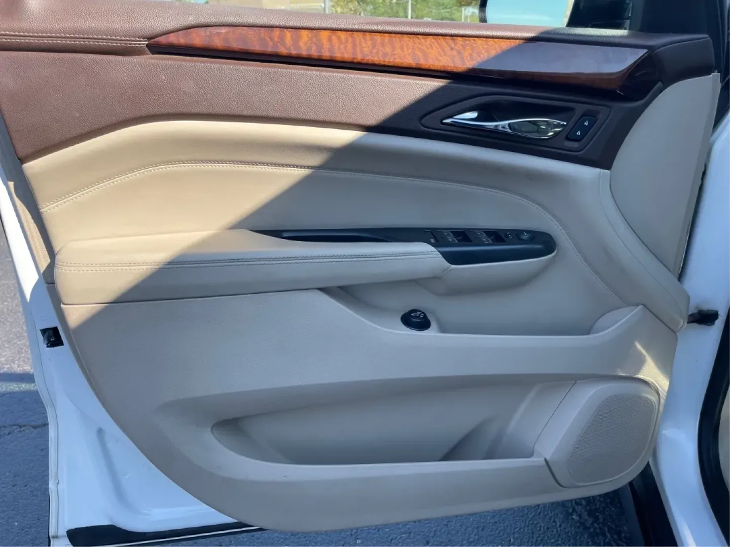 2014 Cadillac SRX Luxury Collection (3GYFNEE35ES) with an 3.6L V-6 gasoline direct injection engine, located at 1099 N County Rd 25A , Troy, OH, 45373, (937) 908-9800, 40.057079, -84.212883 - **Experience Luxury and Adventure with the 2014 Cadillac SRX at Advantage Car and Credit - Troy!**<br /> <br /> Are you ready to elevate your driving experience? The 2014 Cadillac SRX Luxury Collection is the perfect blend of sophistication and practicality, making it an ideal choice for those seeki - Photo#19