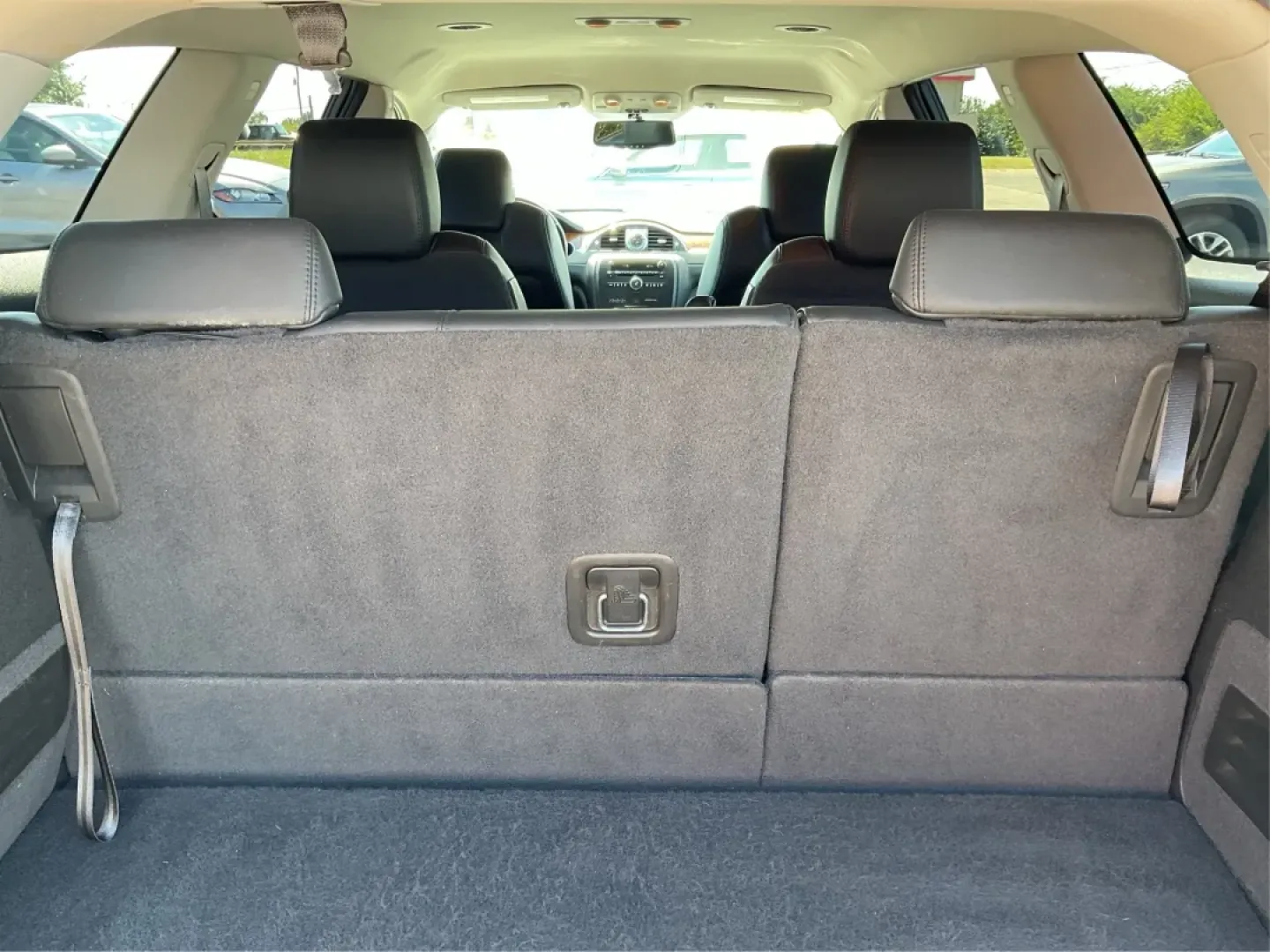 2011 Buick Enclave 1XL (5GAKVBED2BJ) with an 3.6L V-6 gasoline direct injection engine, located at 880 E. National Road, Vandalia, OH, 45377, (937) 908-9800, 39.891918, -84.183594 - **Discover the Perfect Family Adventure Vehicle at Advantage Car and Credit - Vandalia!**<br /> <br /> If you're on the lookout for a vehicle that offers both style and practicality, look no further than our 2011 Buick Enclave, available now at Advantage Car and Credit in Vandalia, OH. At our **Buy - Photo#12