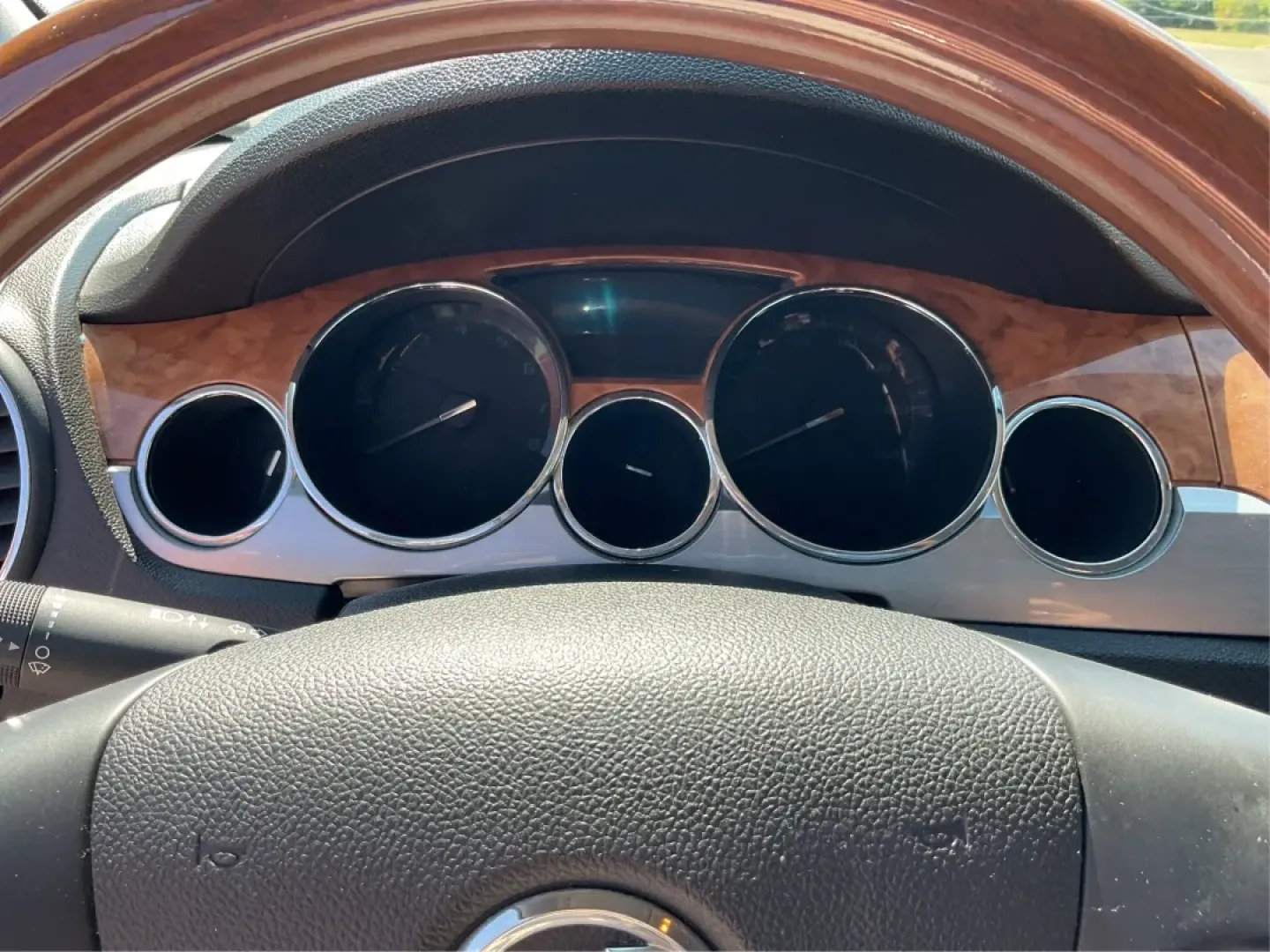 2011 Buick Enclave 1XL (5GAKVBED2BJ) with an 3.6L V-6 gasoline direct injection engine, located at 880 E. National Road, Vandalia, OH, 45377, (937) 908-9800, 39.891918, -84.183594 - **Discover the Perfect Family Adventure Vehicle at Advantage Car and Credit - Vandalia!**<br /> <br /> If you're on the lookout for a vehicle that offers both style and practicality, look no further than our 2011 Buick Enclave, available now at Advantage Car and Credit in Vandalia, OH. At our **Buy - Photo#15