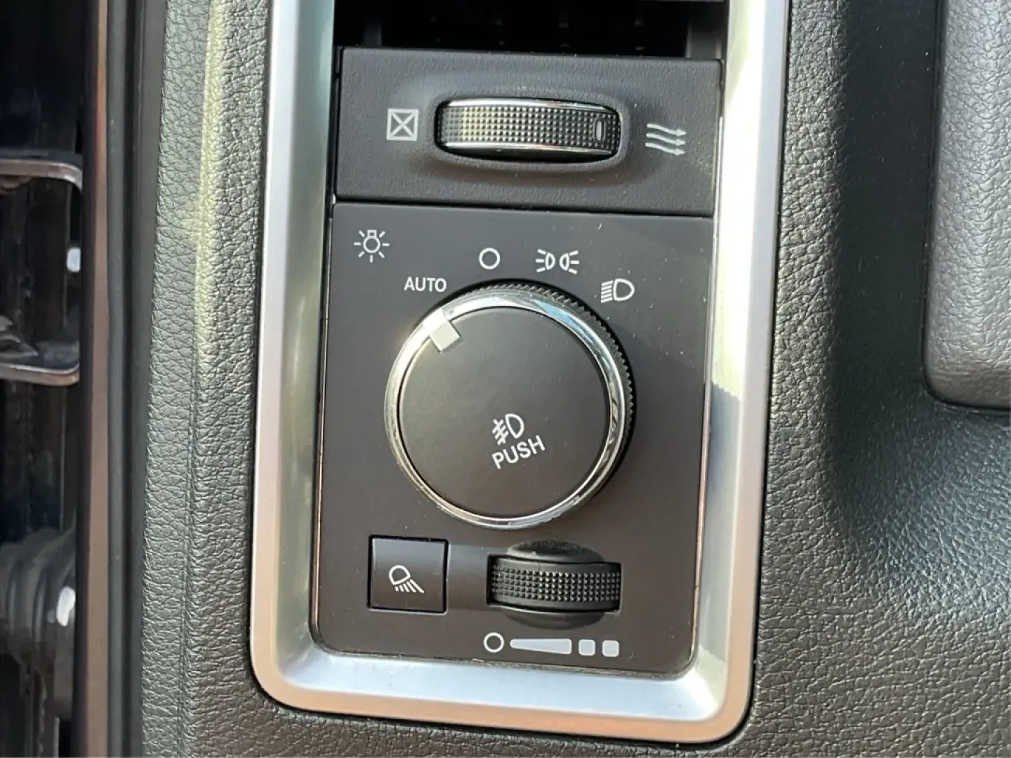 2015 Ram 1500 SLT Quad Cab 4WD (1C6RR7GT3FS) with an 5.7L V8 OHV 16V engine, 8-Speed Automatic transmission, located at 1099 N County Rd 25A , Troy, OH, 45373, (937) 908-9800, 40.057079, -84.212883 - **Experience Adventure and Utility with this 2015 Ram 1500 SLT Quad Cab!**<br /> <br /> Are you ready to elevate your weekend adventures while ensuring your daily commute remains smooth and comfortable? Look no further than this robust 2015 Ram 1500 SLT Quad Cab, now available at Advantage Car and C - Photo#16