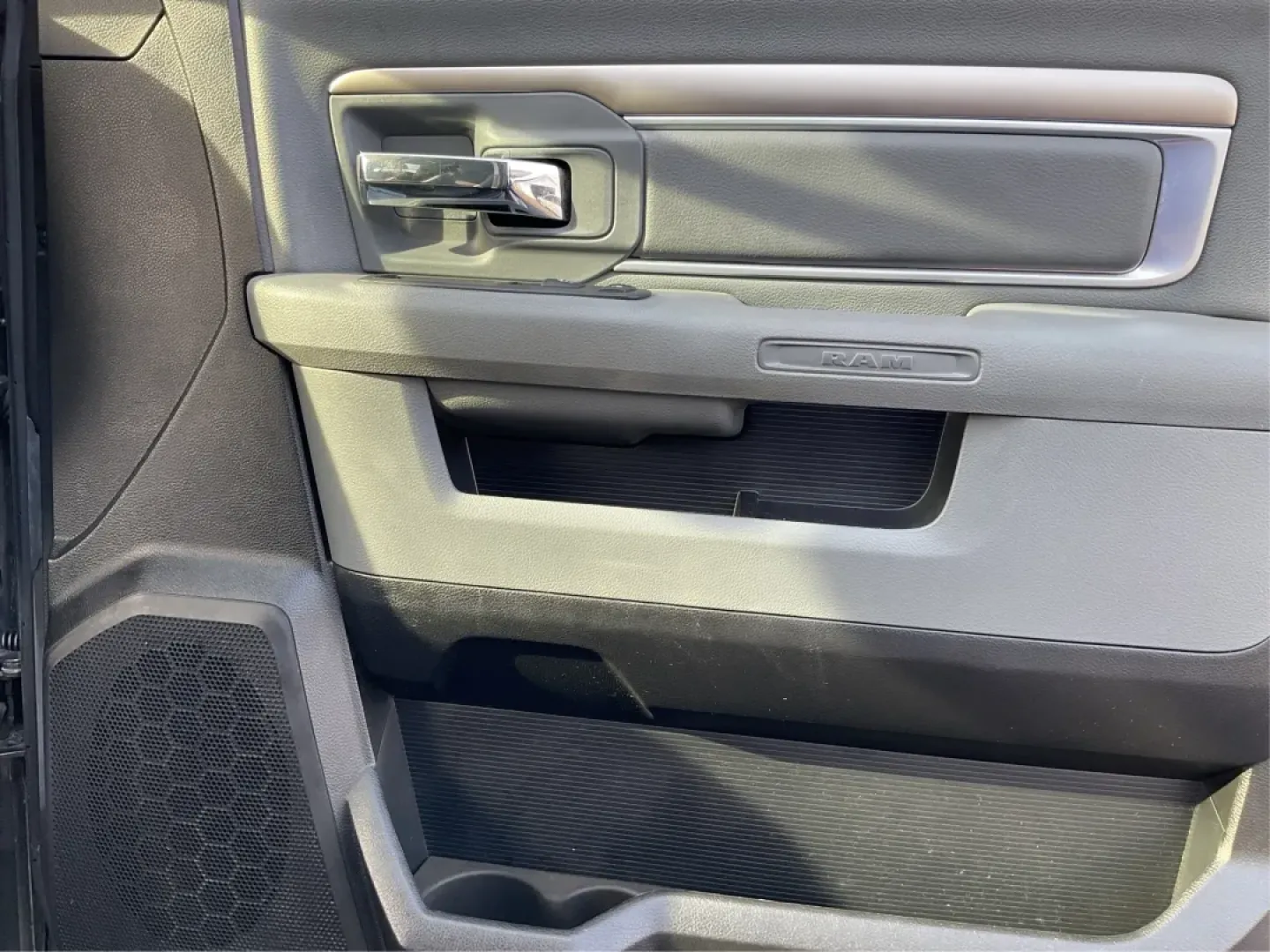 2015 Ram 1500 SLT Quad Cab 4WD (1C6RR7GT3FS) with an 5.7L V8 OHV 16V engine, 8-Speed Automatic transmission, located at 1099 N County Rd 25A , Troy, OH, 45373, (937) 908-9800, 40.057079, -84.212883 - **Experience Adventure and Utility with this 2015 Ram 1500 SLT Quad Cab!**<br /> <br /> Are you ready to elevate your weekend adventures while ensuring your daily commute remains smooth and comfortable? Look no further than this robust 2015 Ram 1500 SLT Quad Cab, now available at Advantage Car and C - Photo#19