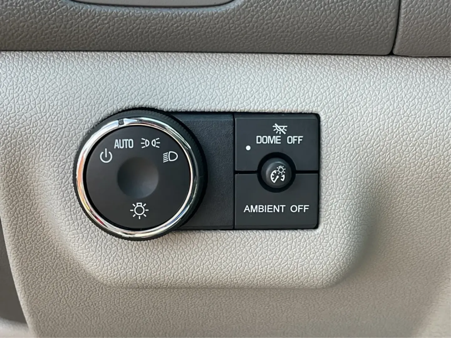 2015 Buick Enclave Leather (5GAKVBKD7FJ) with an 3.6L V-6 gasoline direct injection engine, located at 1951 S Dayton Lakeview Rd., New Carlisle, OH, 45344, (937) 908-9800, 39.890999, -84.050255 - **Adventure Awaits with the 2015 Buick Enclave at Advantage Car and Credit New Carlisle**<br /> <br /> If you're searching for the perfect vehicle for family road trips, daily commutes, or weekend getaways, look no further than the 2015 Buick Enclave. This luxurious SUV seamlessly combines style, s - Photo#17