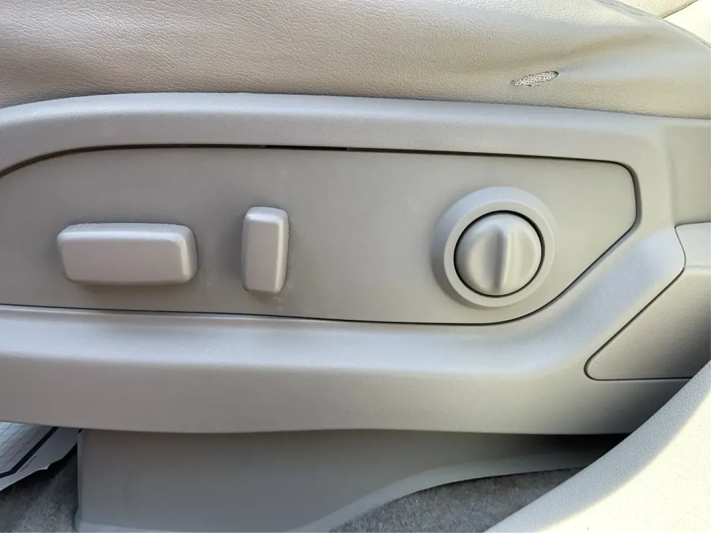 2015 Buick Enclave Leather (5GAKVBKD7FJ) with an 3.6L V-6 gasoline direct injection engine, located at 1951 S Dayton Lakeview Rd., New Carlisle, OH, 45344, (937) 908-9800, 39.890999, -84.050255 - **Adventure Awaits with the 2015 Buick Enclave at Advantage Car and Credit New Carlisle**<br /> <br /> If you're searching for the perfect vehicle for family road trips, daily commutes, or weekend getaways, look no further than the 2015 Buick Enclave. This luxurious SUV seamlessly combines style, s - Photo#18