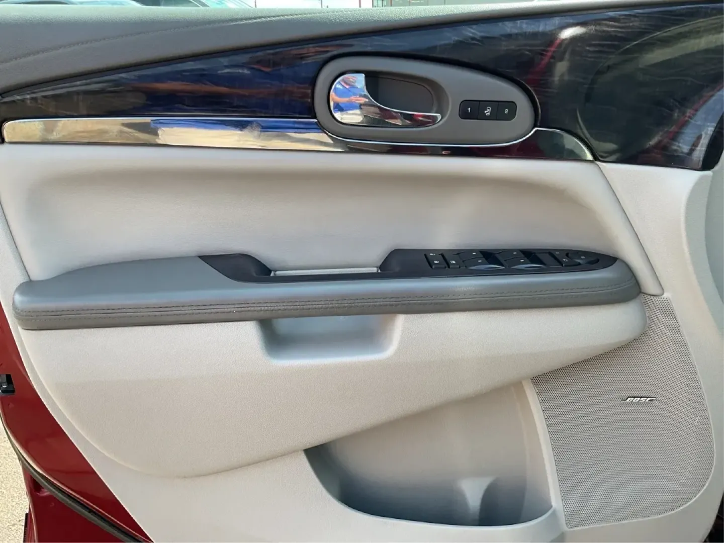 2015 Buick Enclave Leather (5GAKVBKD7FJ) with an 3.6L V-6 gasoline direct injection engine, located at 1951 S Dayton Lakeview Rd., New Carlisle, OH, 45344, (937) 908-9800, 39.890999, -84.050255 - **Adventure Awaits with the 2015 Buick Enclave at Advantage Car and Credit New Carlisle**<br /> <br /> If you're searching for the perfect vehicle for family road trips, daily commutes, or weekend getaways, look no further than the 2015 Buick Enclave. This luxurious SUV seamlessly combines style, s - Photo#19