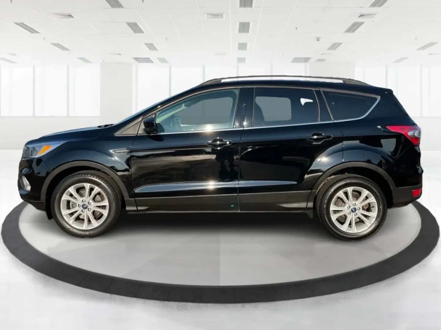 2018 Ford Escape SE (1FMCU0GD6JU) with an Other engine, located at 880 E. National Road, Vandalia, OH, 45377, (937) 908-9800, 39.891918, -84.183594 - Experience adventure and comfort on the open road with the 2018 Ford Escape SE, available now at Advantage Car and Credit in Vandalia, OH. This versatile SUV is perfect for families, outdoor enthusiasts, and commuters alike, providing a seamless blend of style, safety, and functionality. With plenty - Photo#5