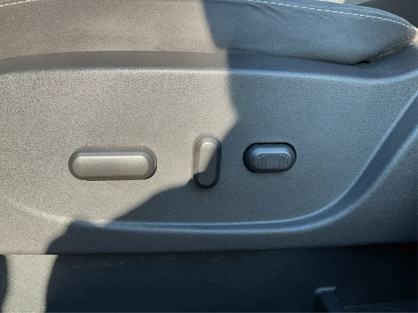 2018 Ford Escape SE (1FMCU0GD6JU) with an Other engine, located at 880 E. National Road, Vandalia, OH, 45377, (937) 908-9800, 39.891918, -84.183594 - Experience adventure and comfort on the open road with the 2018 Ford Escape SE, available now at Advantage Car and Credit in Vandalia, OH. This versatile SUV is perfect for families, outdoor enthusiasts, and commuters alike, providing a seamless blend of style, safety, and functionality. With plenty - Photo#18