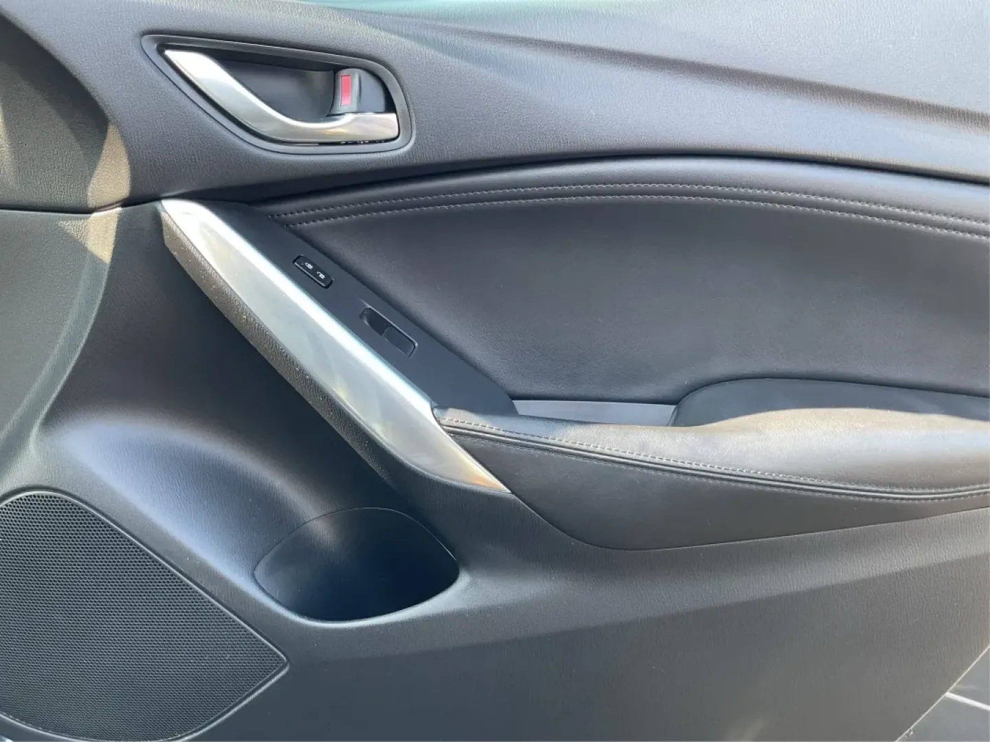 2014 Mazda Mazda6 i Touring (JM1GJ1V67E1) with an SKYACTIV-G 2.5L I-4 gasoline direct injection engine, located at 880 E. National Road, Vandalia, OH, 45377, (937) 908-9800, 39.891918, -84.183594 - **Discover the Perfect Ride for Your Adventures with the 2014 Mazda6 i Touring at Advantage Car and Credit!**<br /> <br /> Are you looking for a vehicle that perfectly balances style, comfort, and practicality? The 2014 Mazda6 i Touring sedan is the ideal choice for those who love to hit the road, w - Photo#18