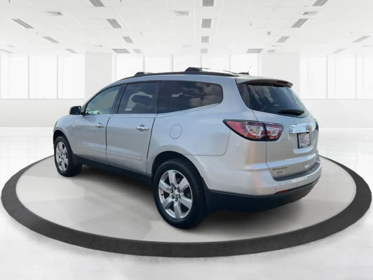 2017 Chevrolet Traverse 1LT (1GNKRGKDXHJ) with an 3.6L V-6 gasoline direct injection engine, located at 1099 N County Rd 25A , Troy, OH, 45373, (937) 908-9800, 40.057079, -84.212883 - ### Discover Your Next Family Adventure with the 2017 Chevrolet Traverse 1LT at Advantage Car and Credit - Troy!<br /> <br /> Are you searching for a reliable vehicle that can comfortably accommodate your growing family or serve as the perfect companion for weekend getaways? Look no further than the - Photo#3