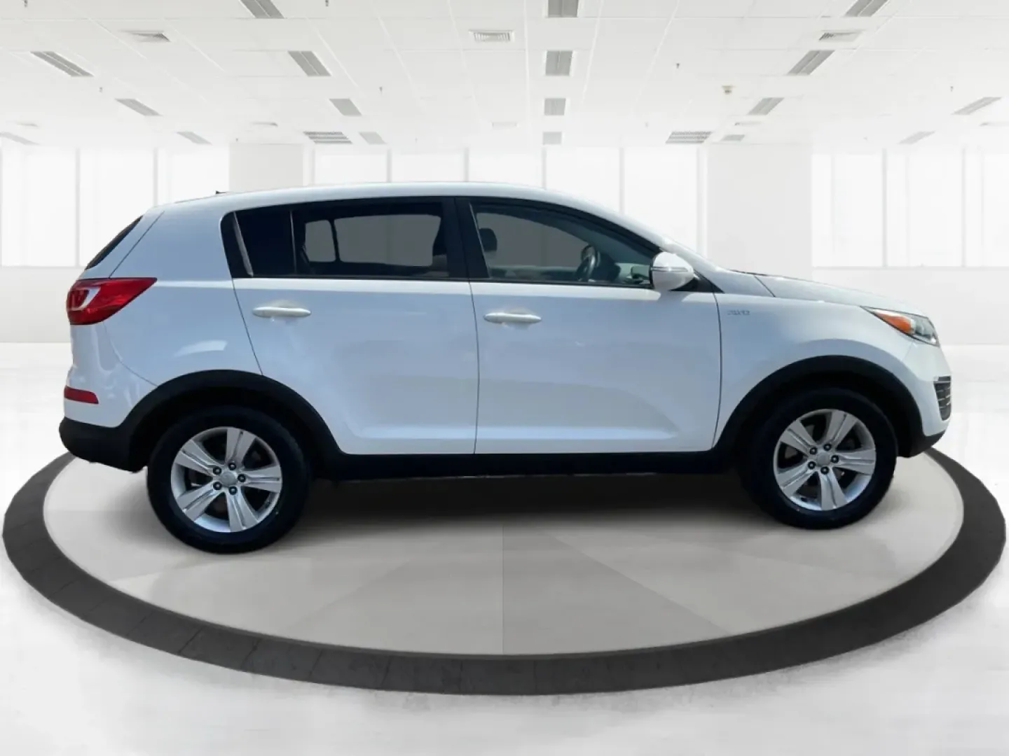 2013 Kia Sportage LX (KNDPBCA26D7) with an 2.4L I-4 DOHC engine, located at 8750 N County Rd 25A, Piqua, OH, 45356, (937) 908-9800, 40.164391, -84.232513 - Experience the ultimate blend of versatility and comfort with this 2013 Kia Sportage LX, perfect for families on the go, urban commuters, or those planning outdoor weekend adventures. This reliable crossover's spacious interior and dynamic performance make it an ideal choice for drivers seeking a de - Photo#1