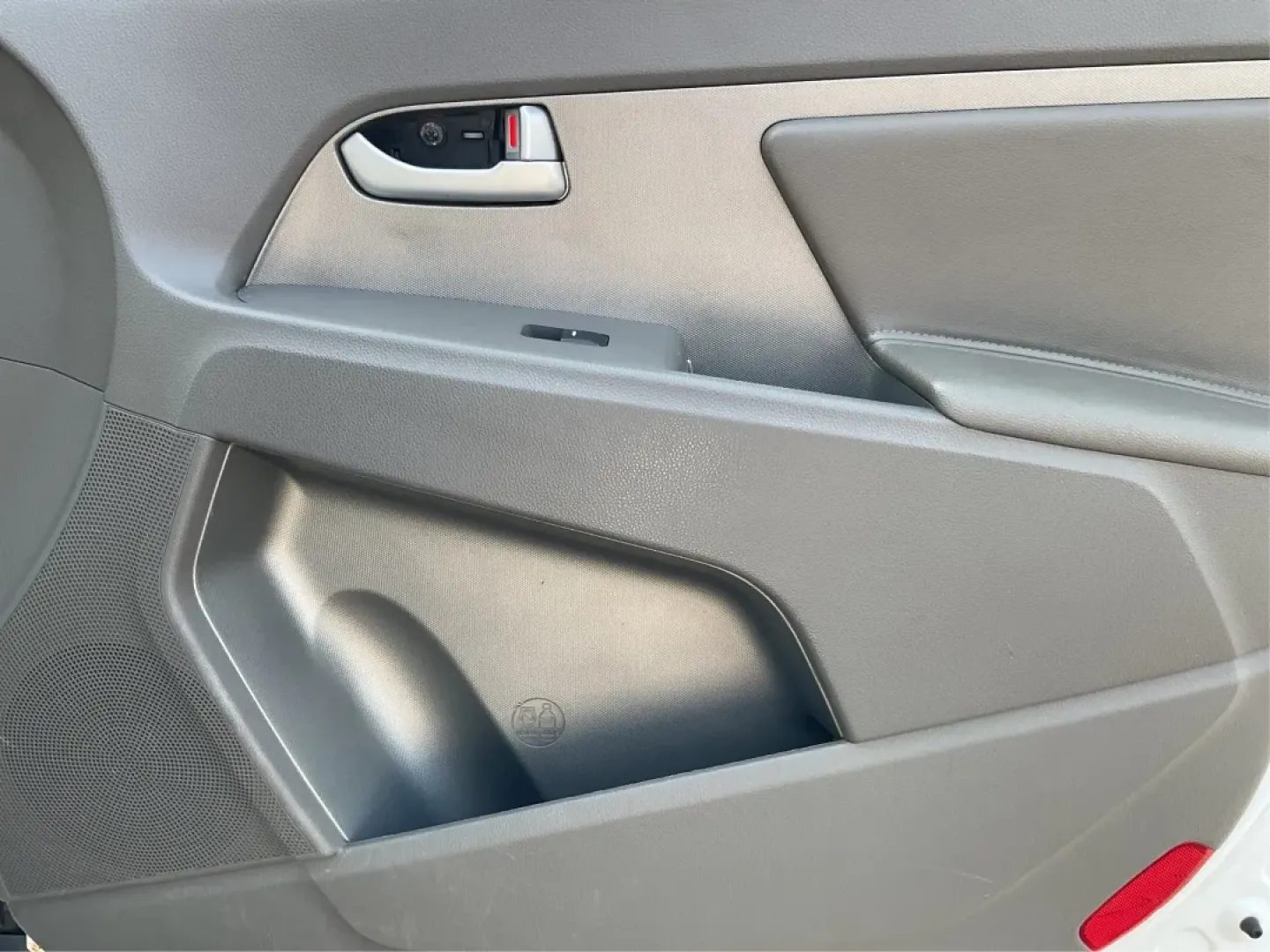 2013 Kia Sportage LX (KNDPBCA26D7) with an 2.4L I-4 DOHC engine, located at 8750 N County Rd 25A, Piqua, OH, 45356, (937) 908-9800, 40.164391, -84.232513 - Experience the ultimate blend of versatility and comfort with this 2013 Kia Sportage LX, perfect for families on the go, urban commuters, or those planning outdoor weekend adventures. This reliable crossover's spacious interior and dynamic performance make it an ideal choice for drivers seeking a de - Photo#18