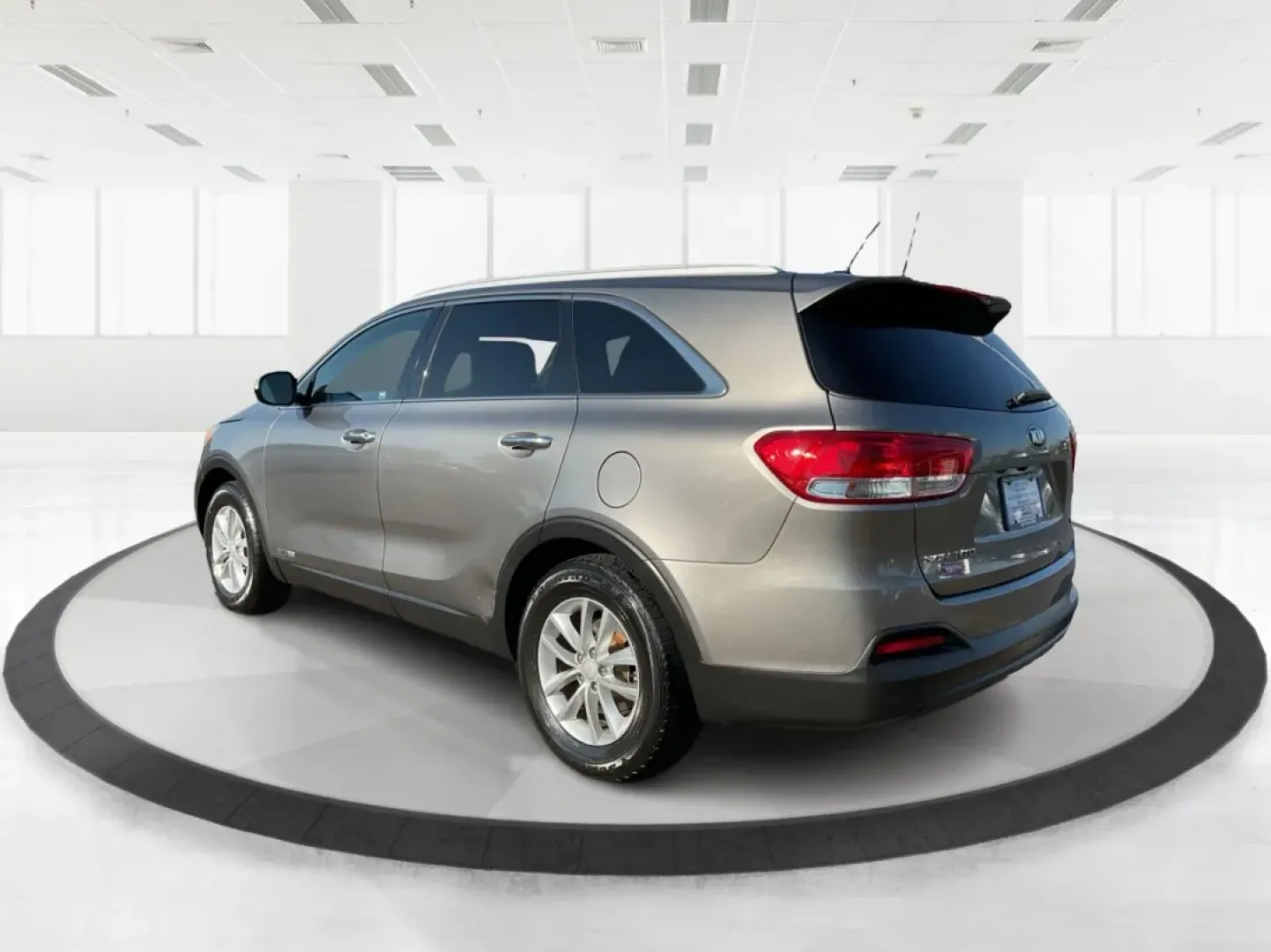 2017 Kia Sorento 3.3L LX (5XYPGDA53HG) with an Lambda II 3.3L V-6 gasoline direct injection engine, located at 1099 N County Rd 25A , Troy, OH, 45373, (937) 908-9800, 40.057079, -84.212883 - **Adventure Awaits in the 2017 Kia Sorento: Your Perfect Family SUV!**<br /> <br /> Are you ready to embark on unforgettable family road trips or weekend getaways? Look no further than the 2017 Kia Sorento, a versatile and comfortable SUV that's perfect for growing families and adventure-seekers ali - Photo#4