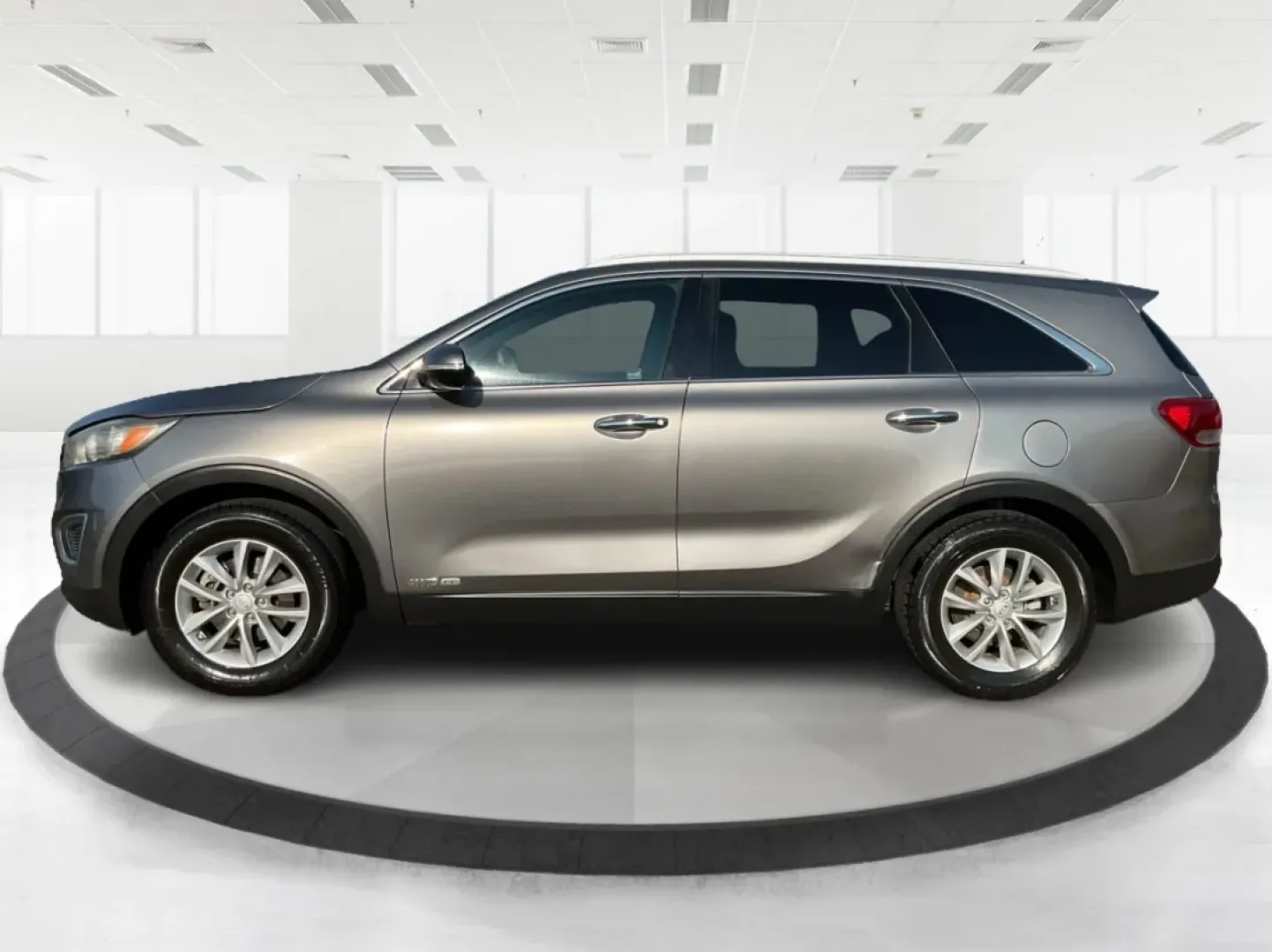 2017 Kia Sorento 3.3L LX (5XYPGDA53HG) with an Lambda II 3.3L V-6 gasoline direct injection engine, located at 1099 N County Rd 25A , Troy, OH, 45373, (937) 908-9800, 40.057079, -84.212883 - **Adventure Awaits in the 2017 Kia Sorento: Your Perfect Family SUV!**<br /> <br /> Are you ready to embark on unforgettable family road trips or weekend getaways? Look no further than the 2017 Kia Sorento, a versatile and comfortable SUV that's perfect for growing families and adventure-seekers ali - Photo#5