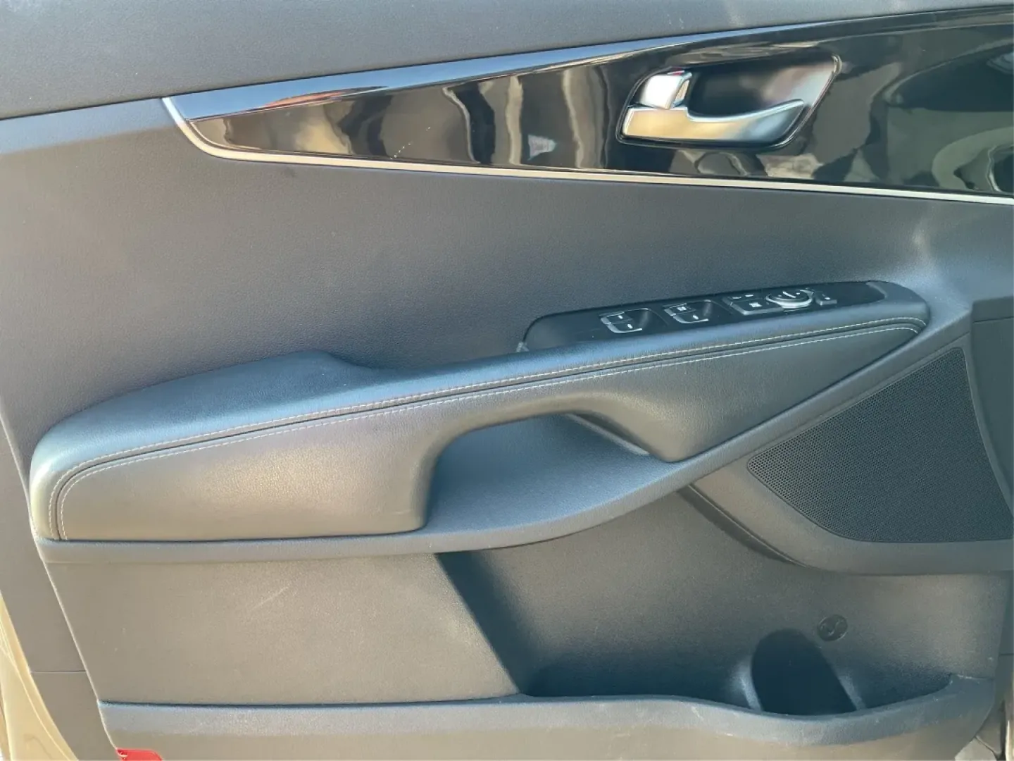 2017 Kia Sorento 3.3L LX (5XYPGDA53HG) with an Lambda II 3.3L V-6 gasoline direct injection engine, located at 1099 N County Rd 25A , Troy, OH, 45373, (937) 908-9800, 40.057079, -84.212883 - **Adventure Awaits in the 2017 Kia Sorento: Your Perfect Family SUV!**<br /> <br /> Are you ready to embark on unforgettable family road trips or weekend getaways? Look no further than the 2017 Kia Sorento, a versatile and comfortable SUV that's perfect for growing families and adventure-seekers ali - Photo#17