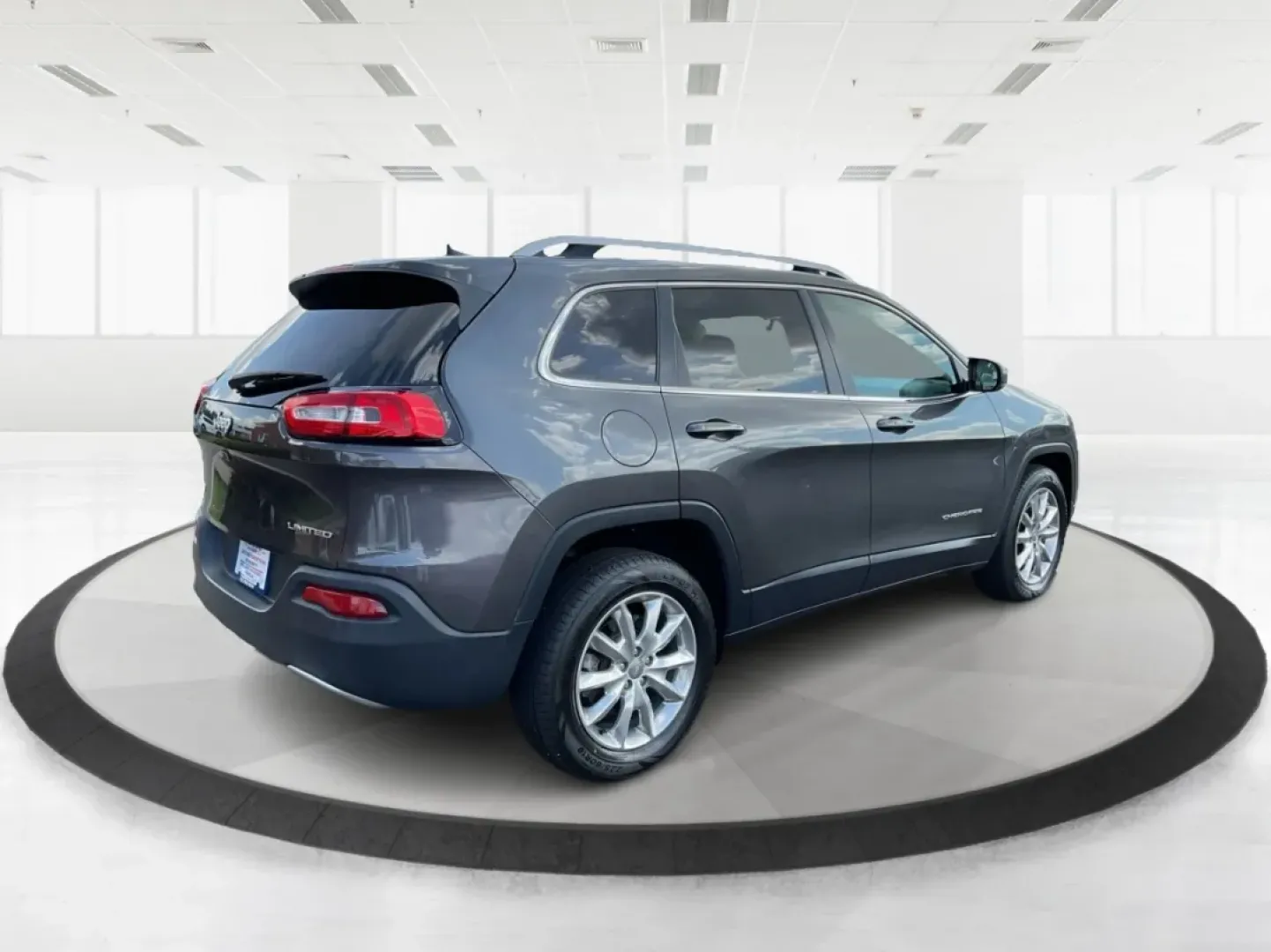 2016 Jeep Cherokee Limited (1C4PJMDB3GW) with an Pentastar 3.2L V-6 DOHC engine, located at 401 Woodman Dr, Riverside, OH, 45431, (937) 908-9800, 39.760899, -84.123421 - ### Discover the 2016 Jeep Cherokee Limited: Your Perfect Adventure Companion!<br /> <br /> Are you ready to elevate your daily commute or weekend adventures? The 2016 Jeep Cherokee Limited is designed for those who crave exploration without sacrificing comfort. With its robust performance and styli - Photo#2