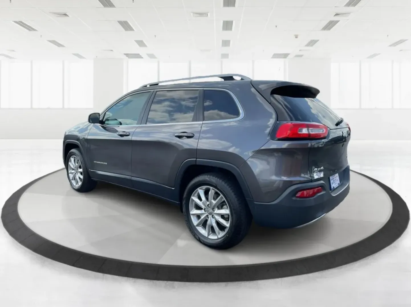 2016 Jeep Cherokee Limited (1C4PJMDB3GW) with an Pentastar 3.2L V-6 DOHC engine, located at 401 Woodman Dr, Riverside, OH, 45431, (937) 908-9800, 39.760899, -84.123421 - ### Discover the 2016 Jeep Cherokee Limited: Your Perfect Adventure Companion!<br /> <br /> Are you ready to elevate your daily commute or weekend adventures? The 2016 Jeep Cherokee Limited is designed for those who crave exploration without sacrificing comfort. With its robust performance and styli - Photo#4