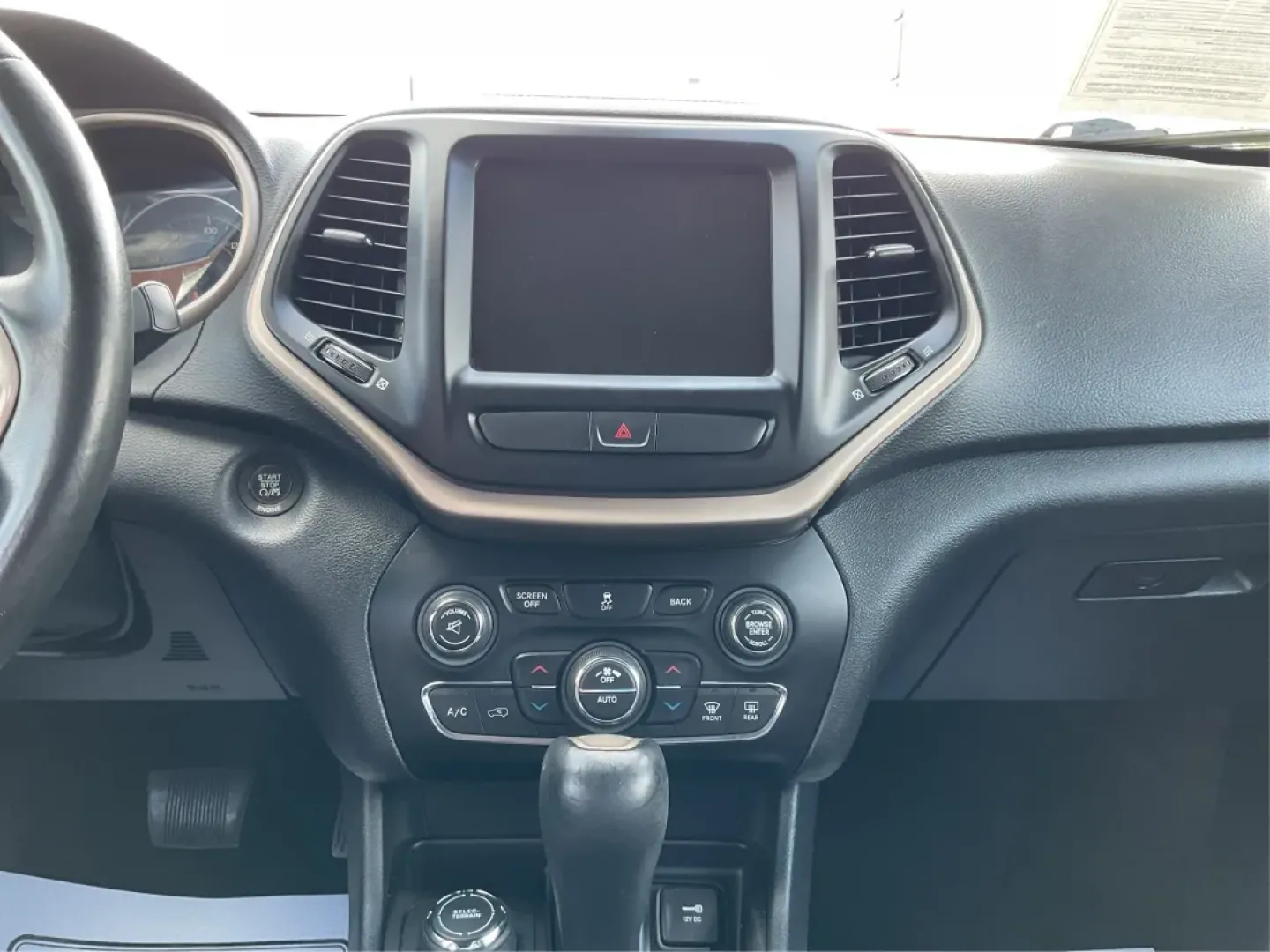 2016 Jeep Cherokee Limited (1C4PJMDB3GW) with an Pentastar 3.2L V-6 DOHC engine, located at 401 Woodman Dr, Riverside, OH, 45431, (937) 908-9800, 39.760899, -84.123421 - ### Discover the 2016 Jeep Cherokee Limited: Your Perfect Adventure Companion!<br /> <br /> Are you ready to elevate your daily commute or weekend adventures? The 2016 Jeep Cherokee Limited is designed for those who crave exploration without sacrificing comfort. With its robust performance and styli - Photo#13