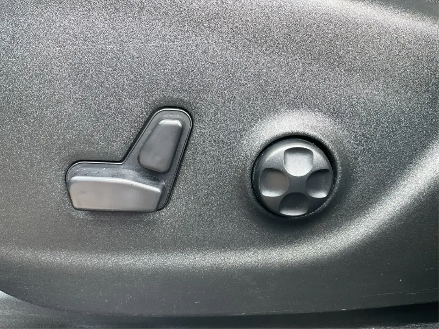 2016 Jeep Cherokee Limited (1C4PJMDB3GW) with an Pentastar 3.2L V-6 DOHC engine, located at 401 Woodman Dr, Riverside, OH, 45431, (937) 908-9800, 39.760899, -84.123421 - ### Discover the 2016 Jeep Cherokee Limited: Your Perfect Adventure Companion!<br /> <br /> Are you ready to elevate your daily commute or weekend adventures? The 2016 Jeep Cherokee Limited is designed for those who crave exploration without sacrificing comfort. With its robust performance and styli - Photo#18