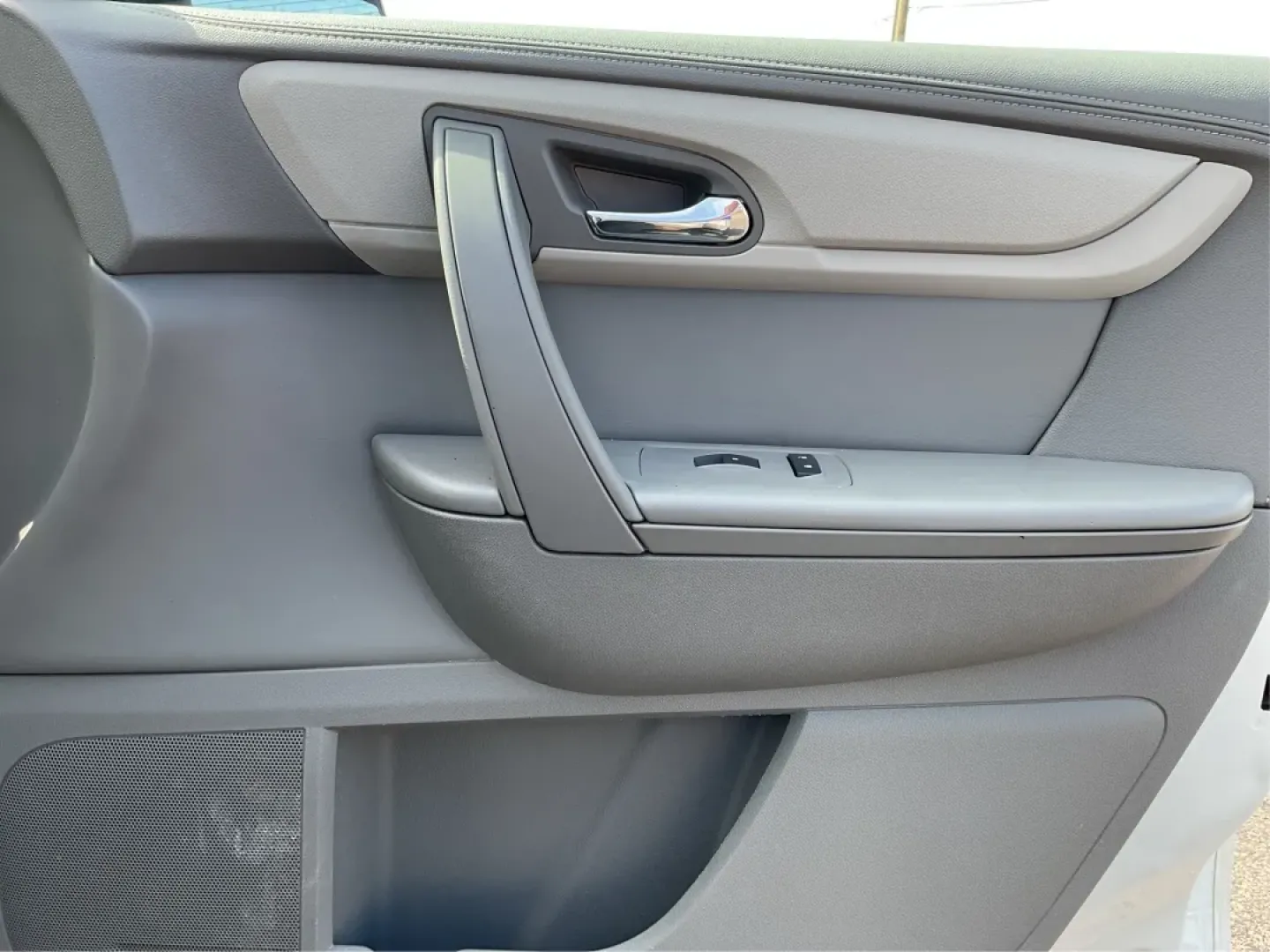 2014 Chevrolet Traverse LS (1GNKVFEDXEJ) with an 3.6L V-6 gasoline direct injection engine, located at 1951 S Dayton Lakeview Rd., New Carlisle, OH, 45344, (937) 908-9800, 39.890999, -84.050255 - **Adventure Awaits with This 2014 Chevrolet Traverse LS at Advantage Car and Credit - Riverside!**<br /> <br /> Are you ready to elevate your family road trips or weekend adventures? Introducing the 2014 Chevrolet Traverse LS-a versatile SUV designed with comfort, safety, and style in mind. This rug - Photo#19