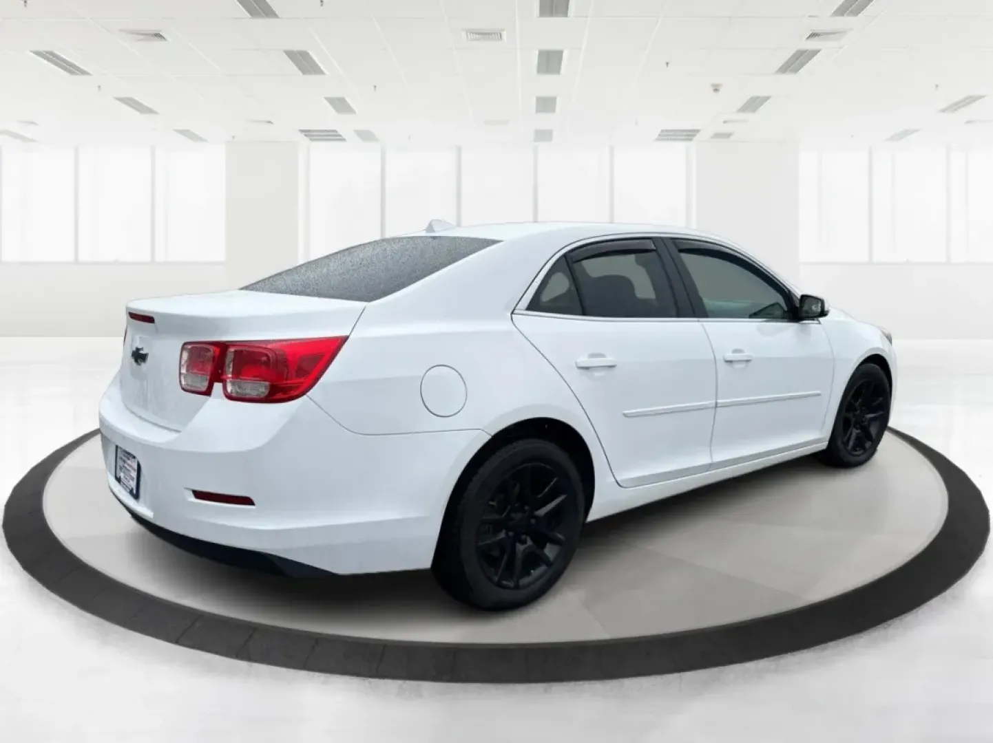 2014 Chevrolet Malibu 1LT (1G11C5SL0EF) with an ECOTEC 2.5L I-4 gasoline direct injection engine, located at 4508 South Dixie Dr, Moraine, OH, 45439, (937) 908-9800, 39.689976, -84.218452 - **Discover Your Next Adventure with the 2014 Chevrolet Malibu 1LT!** <br /> <br /> Are you searching for a reliable sedan that offers both comfort and style? Look no further than the 2014 Chevrolet Malibu 1LT, available now at Advantage Car and Credit in Moraine, OH! This vehicle is perfect for budg - Photo#2