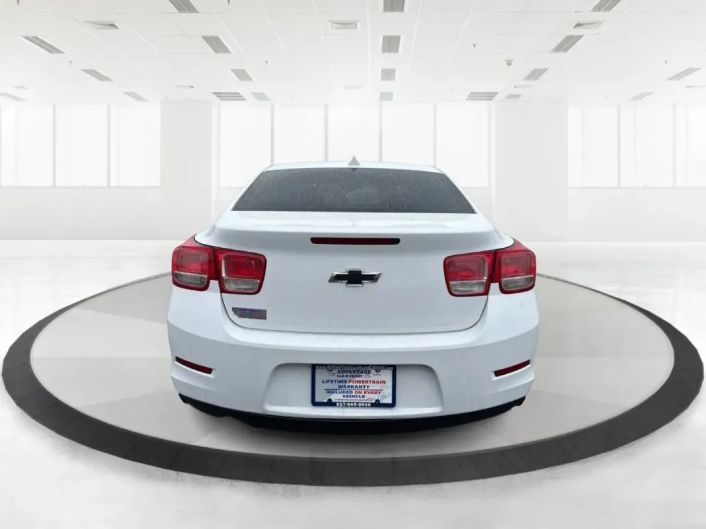 2014 Chevrolet Malibu 1LT (1G11C5SL0EF) with an ECOTEC 2.5L I-4 gasoline direct injection engine, located at 4508 South Dixie Dr, Moraine, OH, 45439, (937) 908-9800, 39.689976, -84.218452 - **Discover Your Next Adventure with the 2014 Chevrolet Malibu 1LT!** <br /> <br /> Are you searching for a reliable sedan that offers both comfort and style? Look no further than the 2014 Chevrolet Malibu 1LT, available now at Advantage Car and Credit in Moraine, OH! This vehicle is perfect for budg - Photo#3