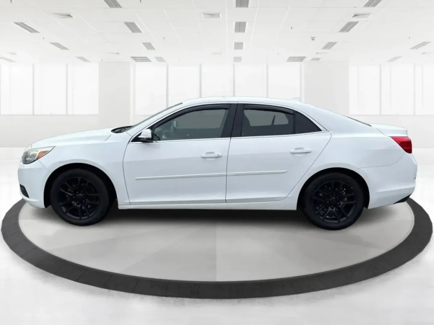 2014 Chevrolet Malibu 1LT (1G11C5SL0EF) with an ECOTEC 2.5L I-4 gasoline direct injection engine, located at 4508 South Dixie Dr, Moraine, OH, 45439, (937) 908-9800, 39.689976, -84.218452 - **Discover Your Next Adventure with the 2014 Chevrolet Malibu 1LT!** <br /> <br /> Are you searching for a reliable sedan that offers both comfort and style? Look no further than the 2014 Chevrolet Malibu 1LT, available now at Advantage Car and Credit in Moraine, OH! This vehicle is perfect for budg - Photo#5