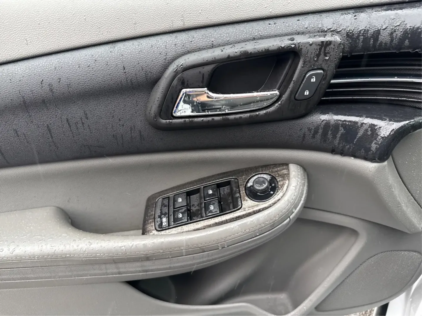 2014 Chevrolet Malibu 1LT (1G11C5SL0EF) with an ECOTEC 2.5L I-4 gasoline direct injection engine, located at 4508 South Dixie Dr, Moraine, OH, 45439, (937) 908-9800, 39.689976, -84.218452 - **Discover Your Next Adventure with the 2014 Chevrolet Malibu 1LT!** <br /> <br /> Are you searching for a reliable sedan that offers both comfort and style? Look no further than the 2014 Chevrolet Malibu 1LT, available now at Advantage Car and Credit in Moraine, OH! This vehicle is perfect for budg - Photo#19