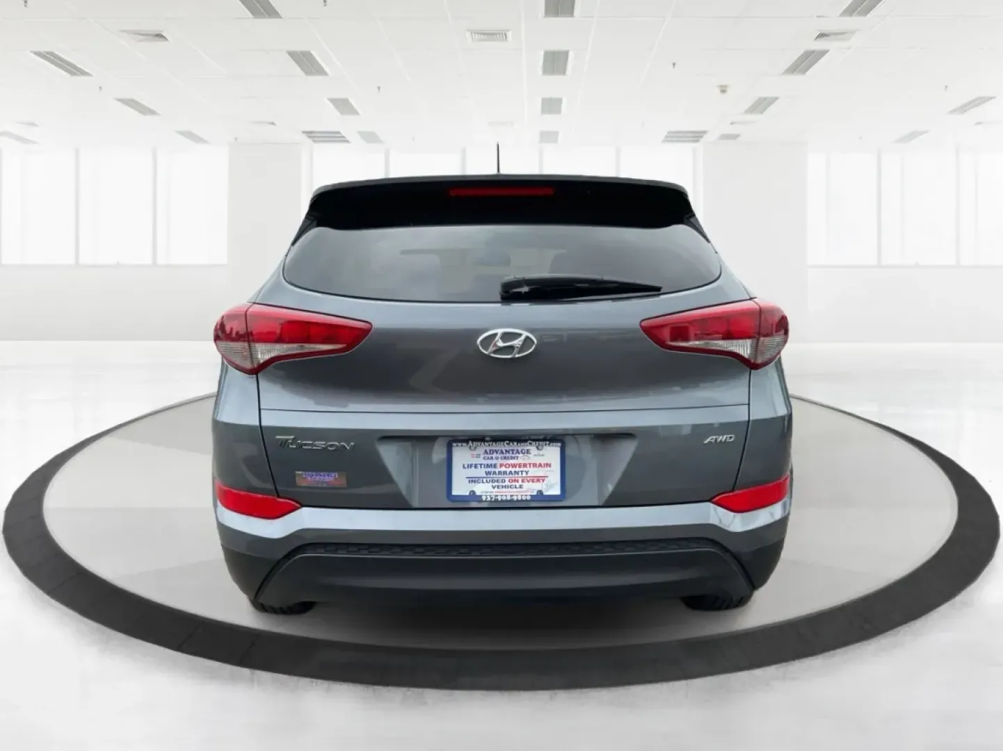 2016 Hyundai Tucson SE (KM8J3CA48GU) with an Nu 2L I-4 gasoline direct injection engine, located at 8750 N County Rd 25A, Piqua, OH, 45356, (937) 908-9800, 40.164391, -84.232513 - Are you ready to embrace a new lifestyle that combines adventure and daily practicality? Look no further than the 2016 Hyundai Tucson SE, available now at Advantage Car and Credit in Moraine, OH. Whether you're a growing family in search of a reliable SUV, a commuter requiring a dependable ride, or - Photo#3