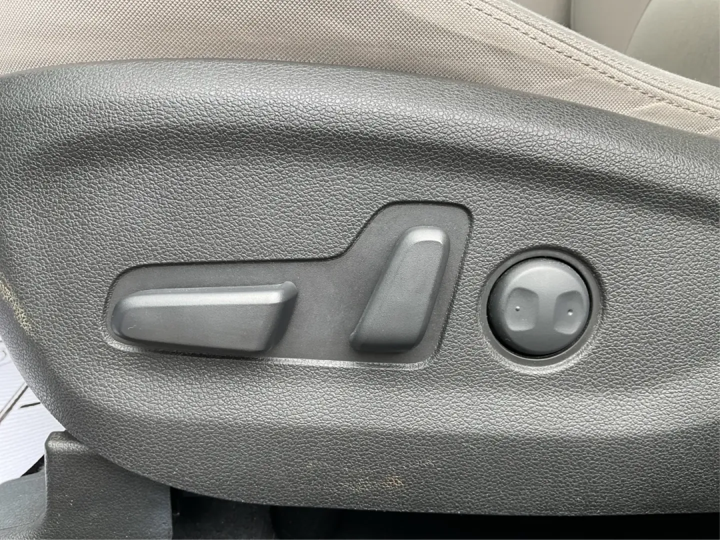 2016 Hyundai Tucson SE (KM8J3CA48GU) with an Nu 2L I-4 gasoline direct injection engine, located at 8750 N County Rd 25A, Piqua, OH, 45356, (937) 908-9800, 40.164391, -84.232513 - Are you ready to embrace a new lifestyle that combines adventure and daily practicality? Look no further than the 2016 Hyundai Tucson SE, available now at Advantage Car and Credit in Moraine, OH. Whether you're a growing family in search of a reliable SUV, a commuter requiring a dependable ride, or - Photo#17