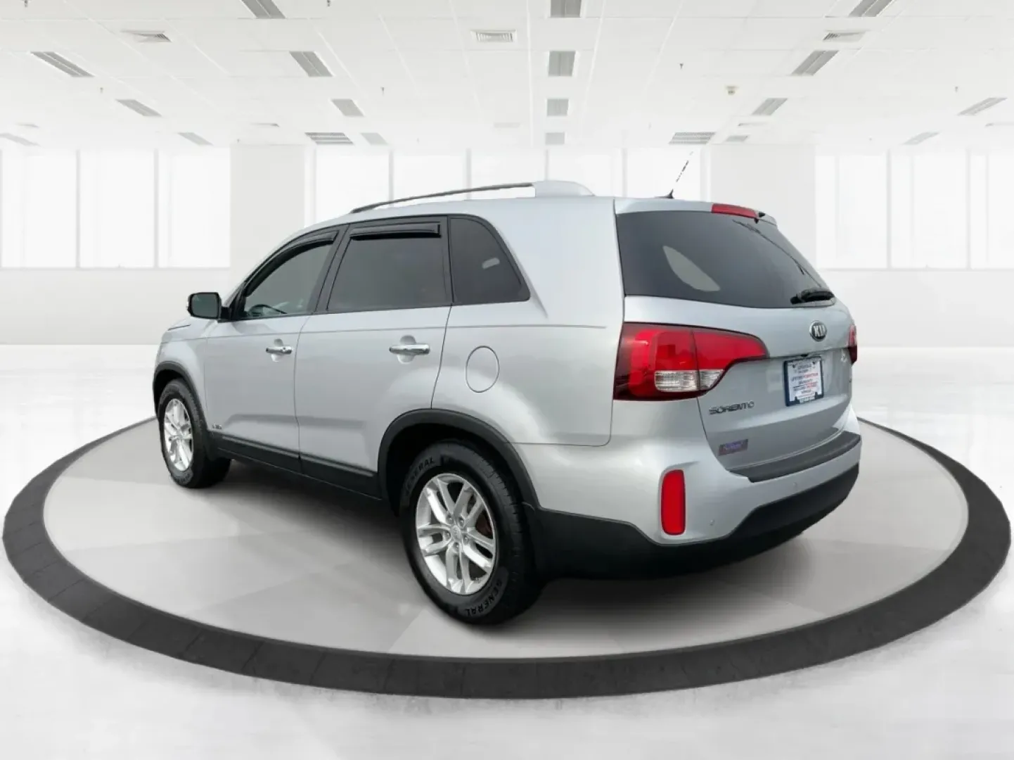 2014 Kia Sorento LX (5XYKTCA69EG) with an 2.4L I-4 gasoline direct injection engine, located at 4508 South Dixie Dr, Moraine, OH, 45439, (937) 908-9800, 39.689976, -84.218452 - Experience the freedom of adventure with the versatile 2014 Kia Sorento, available now at Advantage Car and Credit in Moraine, OH! This stylish utility SUV is not just a vehicle; it's the perfect companion for families, commuters, and weekend explorers alike. Whether you're navigating through the bu - Photo#4