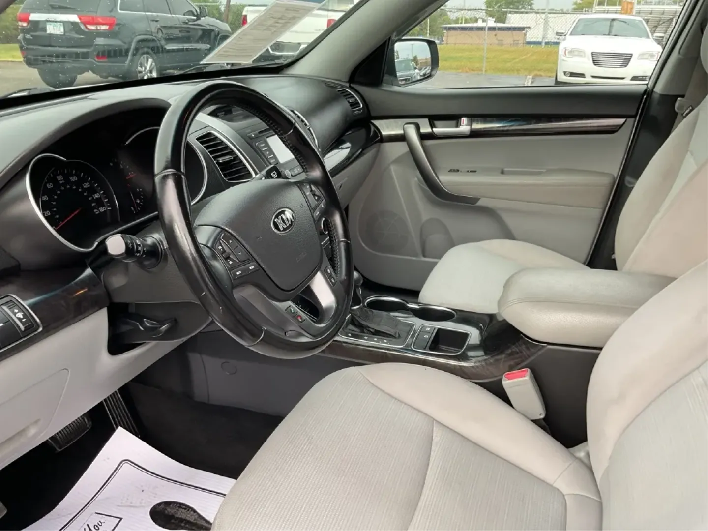 2014 Kia Sorento LX (5XYKTCA69EG) with an 2.4L I-4 gasoline direct injection engine, located at 4508 South Dixie Dr, Moraine, OH, 45439, (937) 908-9800, 39.689976, -84.218452 - Experience the freedom of adventure with the versatile 2014 Kia Sorento, available now at Advantage Car and Credit in Moraine, OH! This stylish utility SUV is not just a vehicle; it's the perfect companion for families, commuters, and weekend explorers alike. Whether you're navigating through the bu - Photo#9