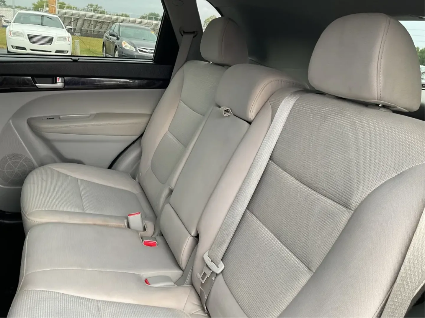 2014 Kia Sorento LX (5XYKTCA69EG) with an 2.4L I-4 gasoline direct injection engine, located at 4508 South Dixie Dr, Moraine, OH, 45439, (937) 908-9800, 39.689976, -84.218452 - Experience the freedom of adventure with the versatile 2014 Kia Sorento, available now at Advantage Car and Credit in Moraine, OH! This stylish utility SUV is not just a vehicle; it's the perfect companion for families, commuters, and weekend explorers alike. Whether you're navigating through the bu - Photo#10